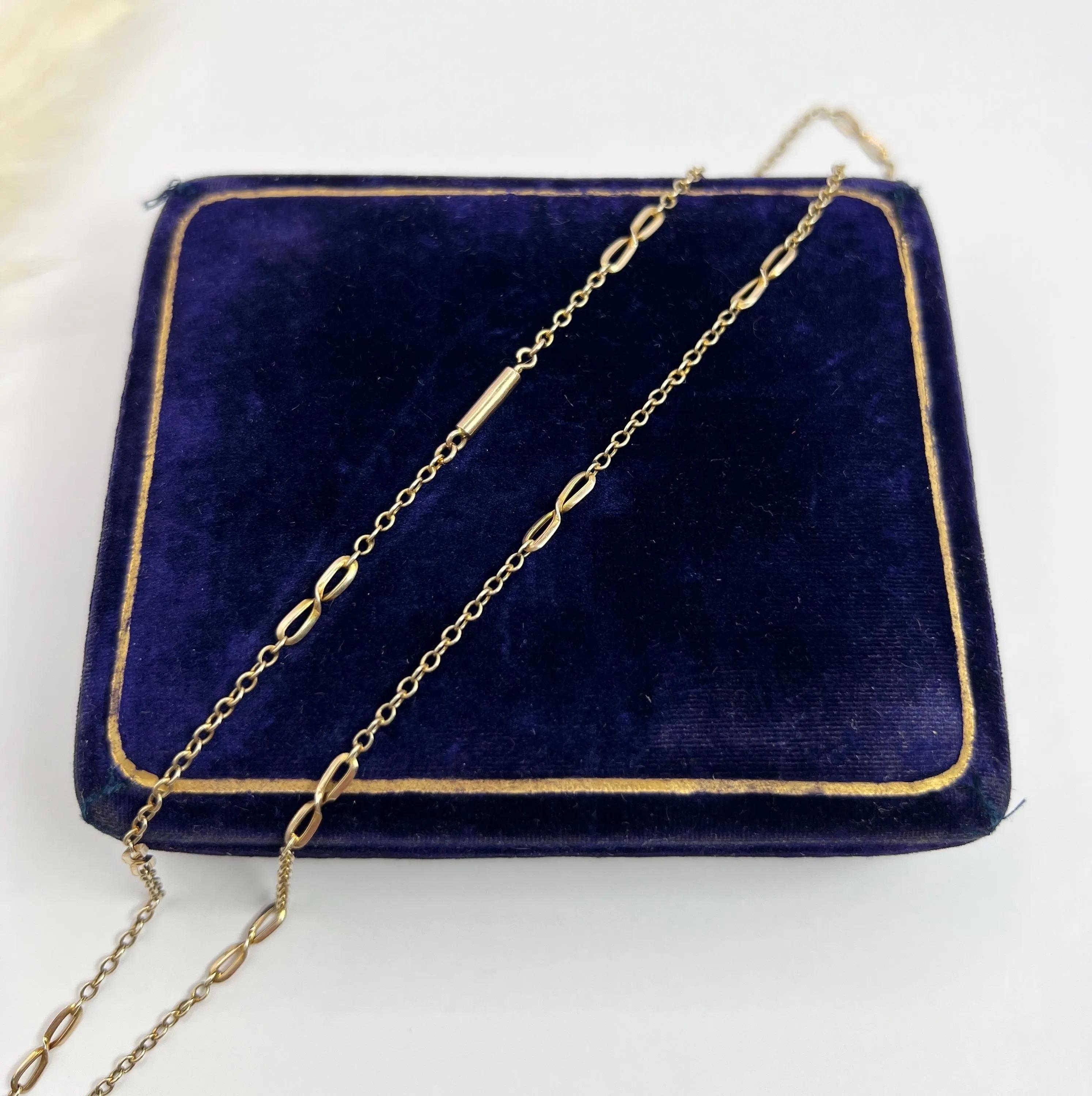 Chaîne en or jaune 9ct, Edwardienne, 18 1/4 pouces, à maillons en forme de huit et trace fantaisie Unisexe en vente