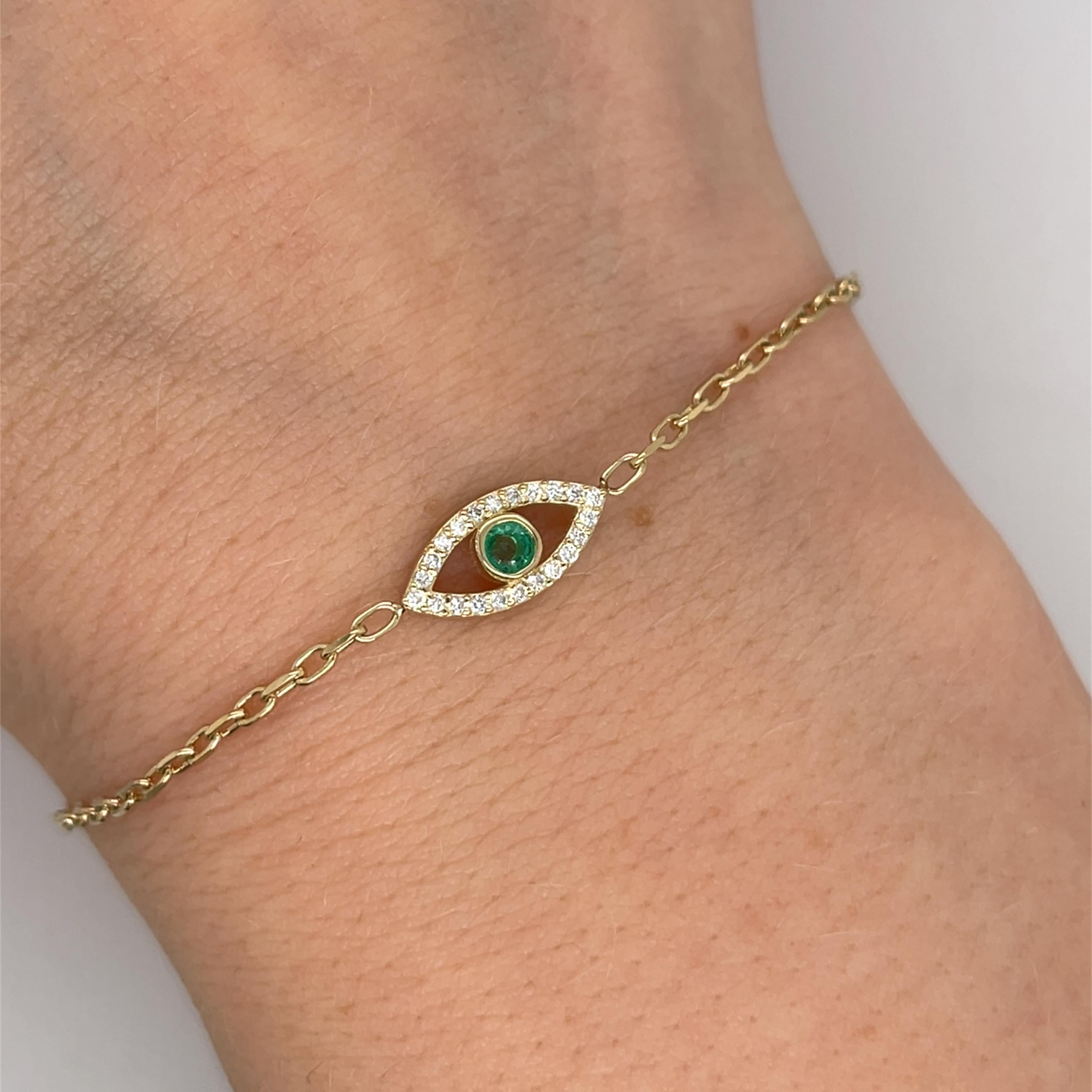 Bracelet Evil Eye en or jaune 9 carats serti d'émeraudes, pierre de naissance de mai Unisexe en vente