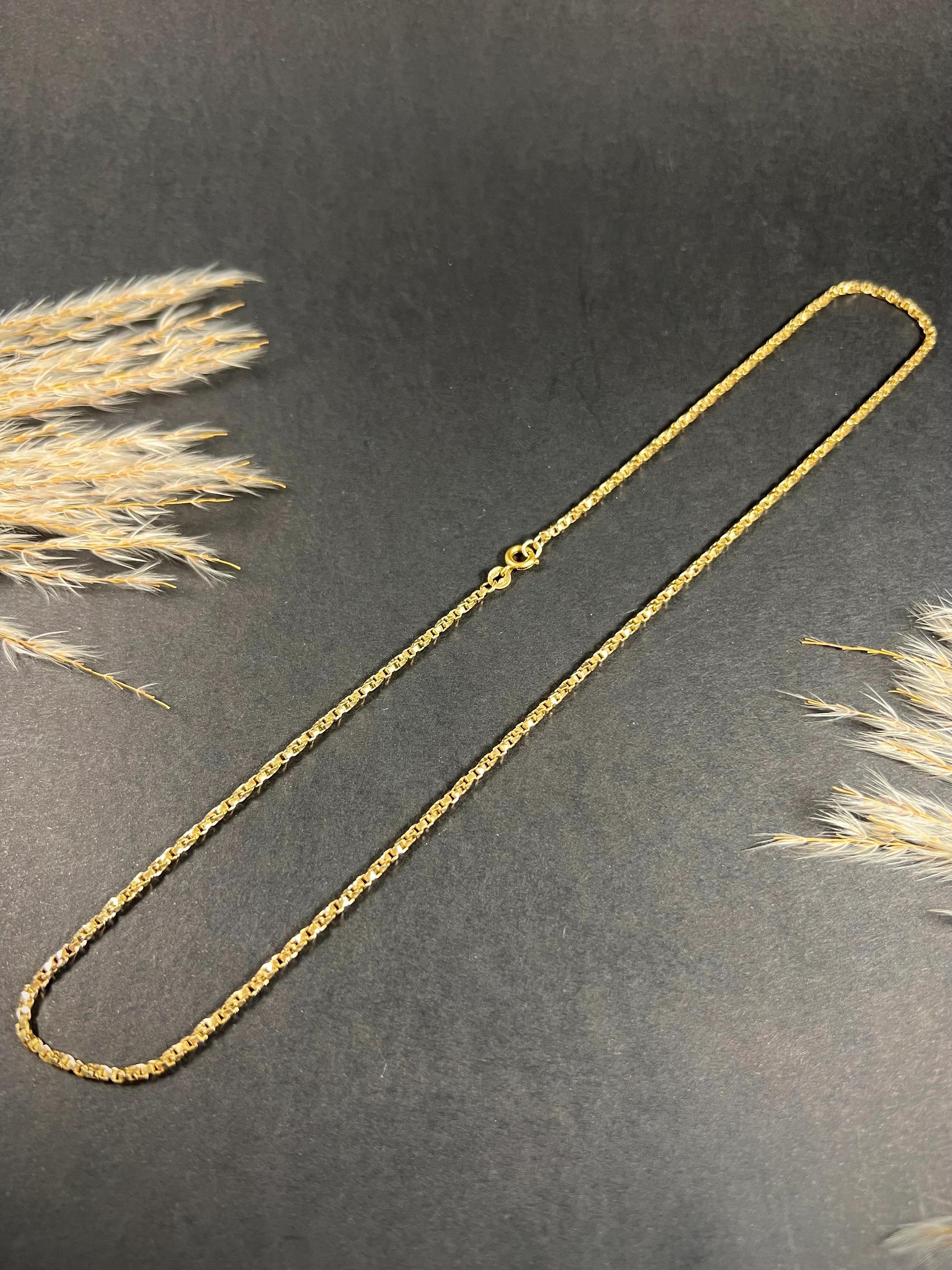 Chaîne à maillons torsadés fantaisie en or jaune 9 carats de 19 1/2 pouces avec fermoir pivotant Bon état - En vente à Brighton, GB