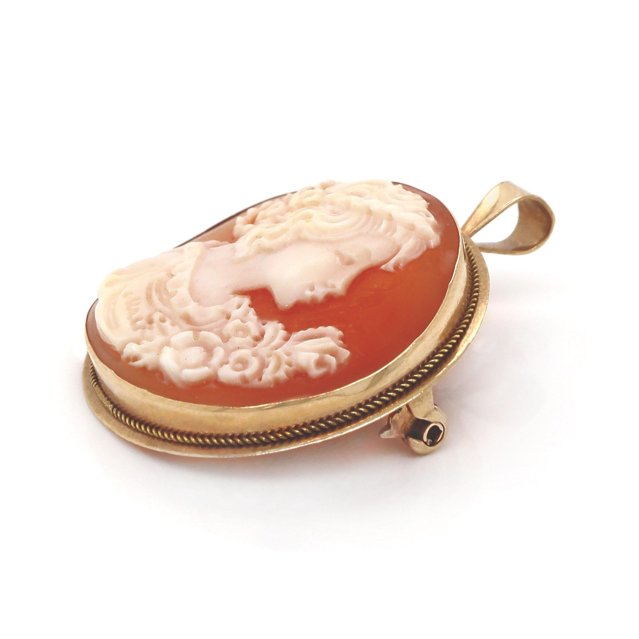 Broche Colgante Convertible Figura Femenina Camafeo Antiguo Oro Amarillo 9CT

Este broche colgante antiguo convertible es una obra maestra, con un camafeo exquisitamente tallado en blanco cremoso que representa una grácil figura femenina,