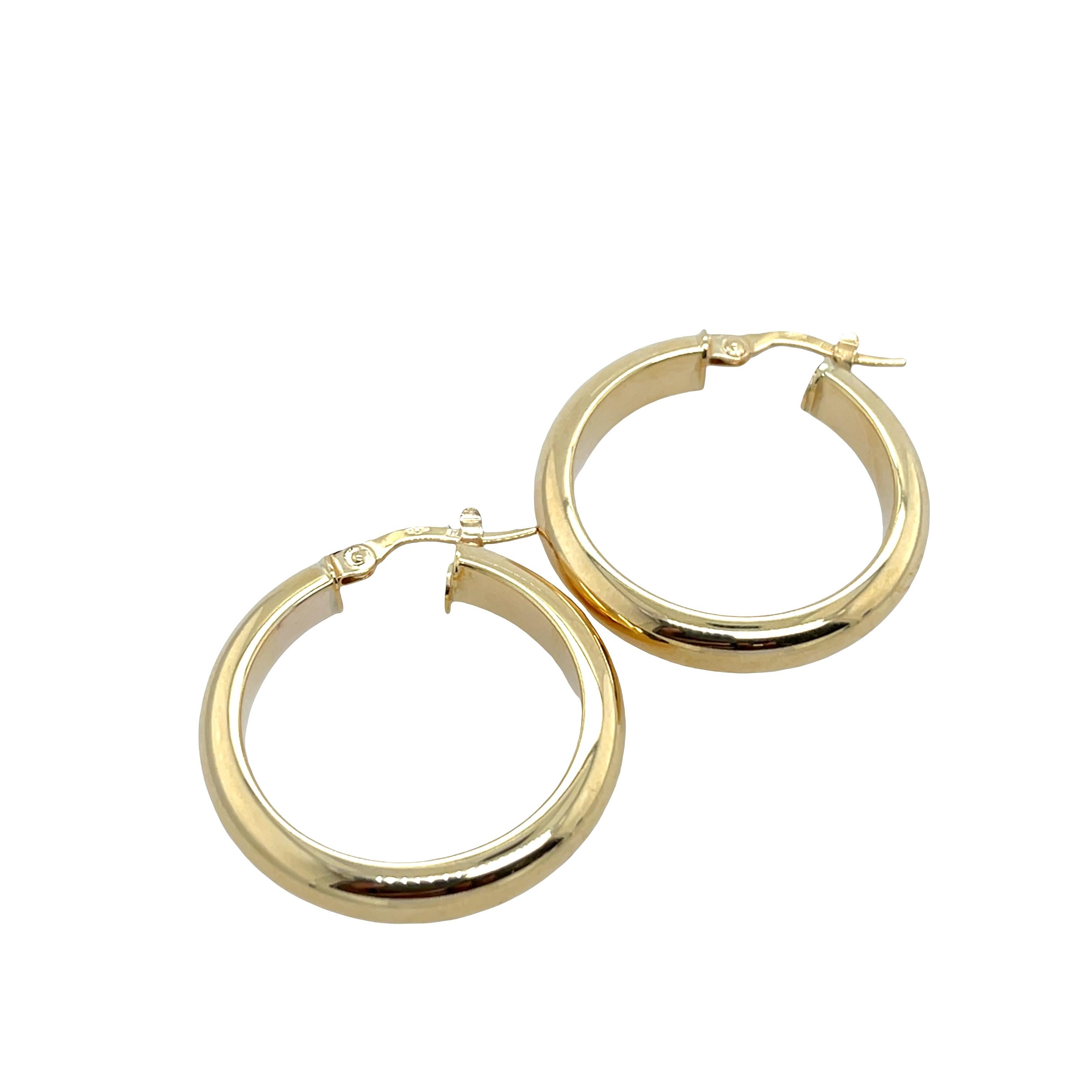 Creolen aus 9 Karat Gelbgold mit Klickbeschlägen Damen im Angebot