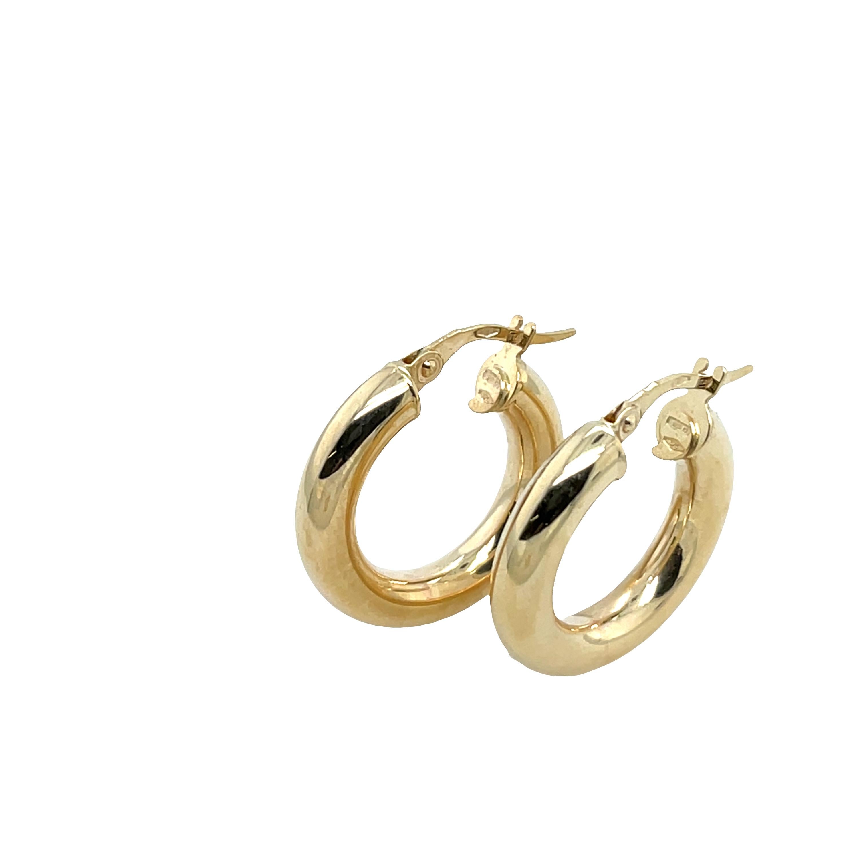 Creolen aus 9 Karat Gelbgold mit Klickbeschlägen Damen im Angebot