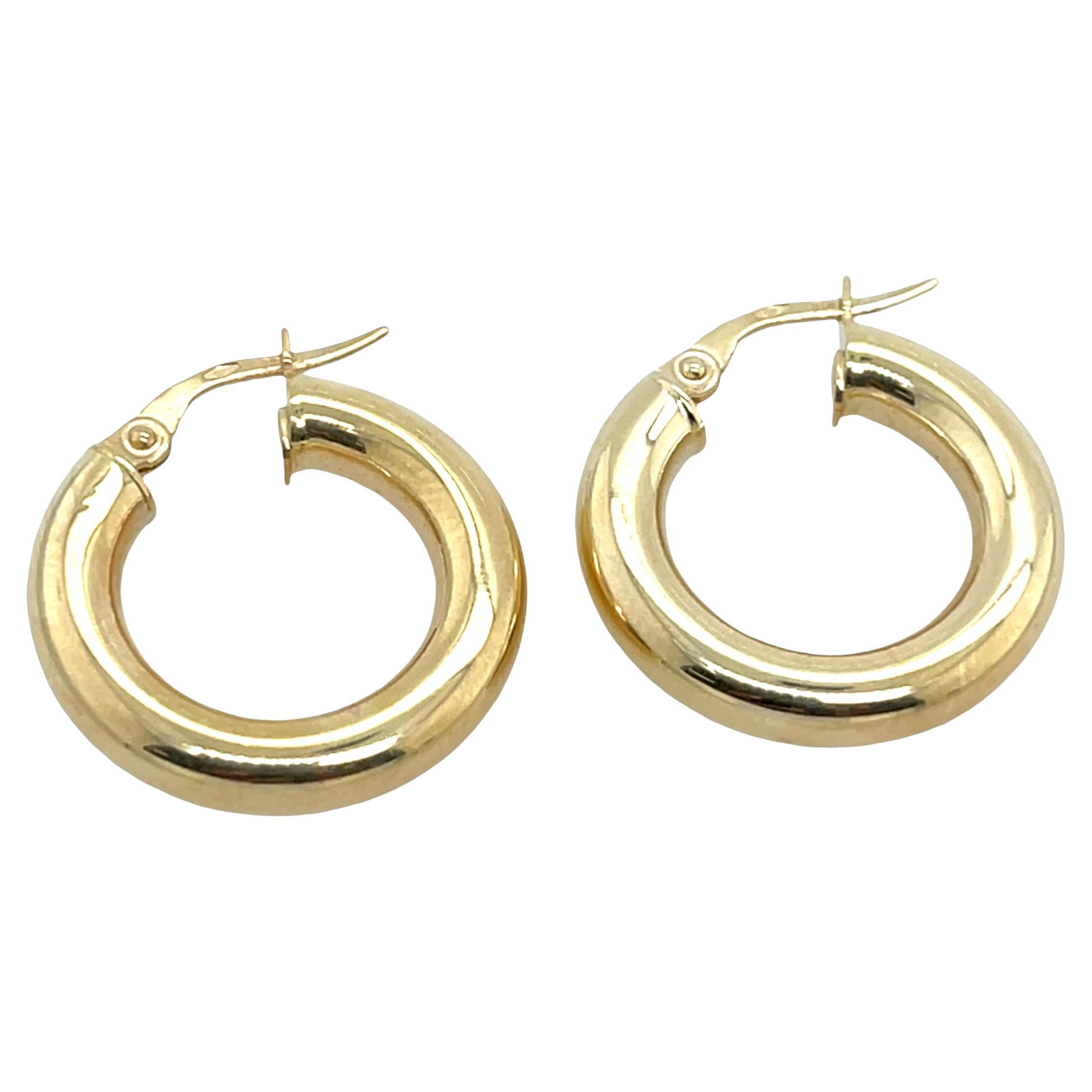 Creolen aus 9 Karat Gelbgold mit Klickbeschlägen im Angebot