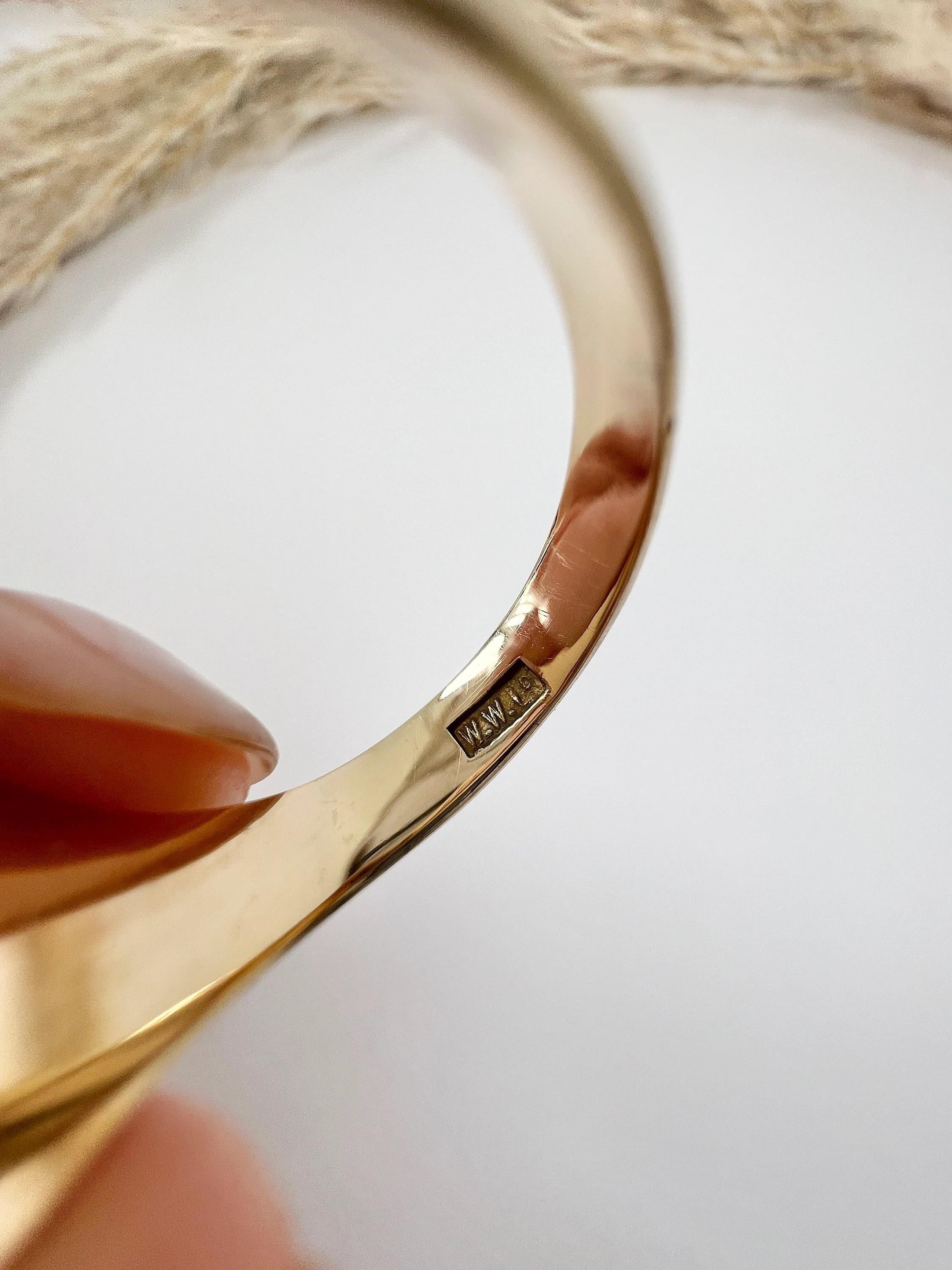 9ct Yellow Gold London Marked 1971 Oval Shaped Star & Crescent Crest Signet Ring For Sale 1