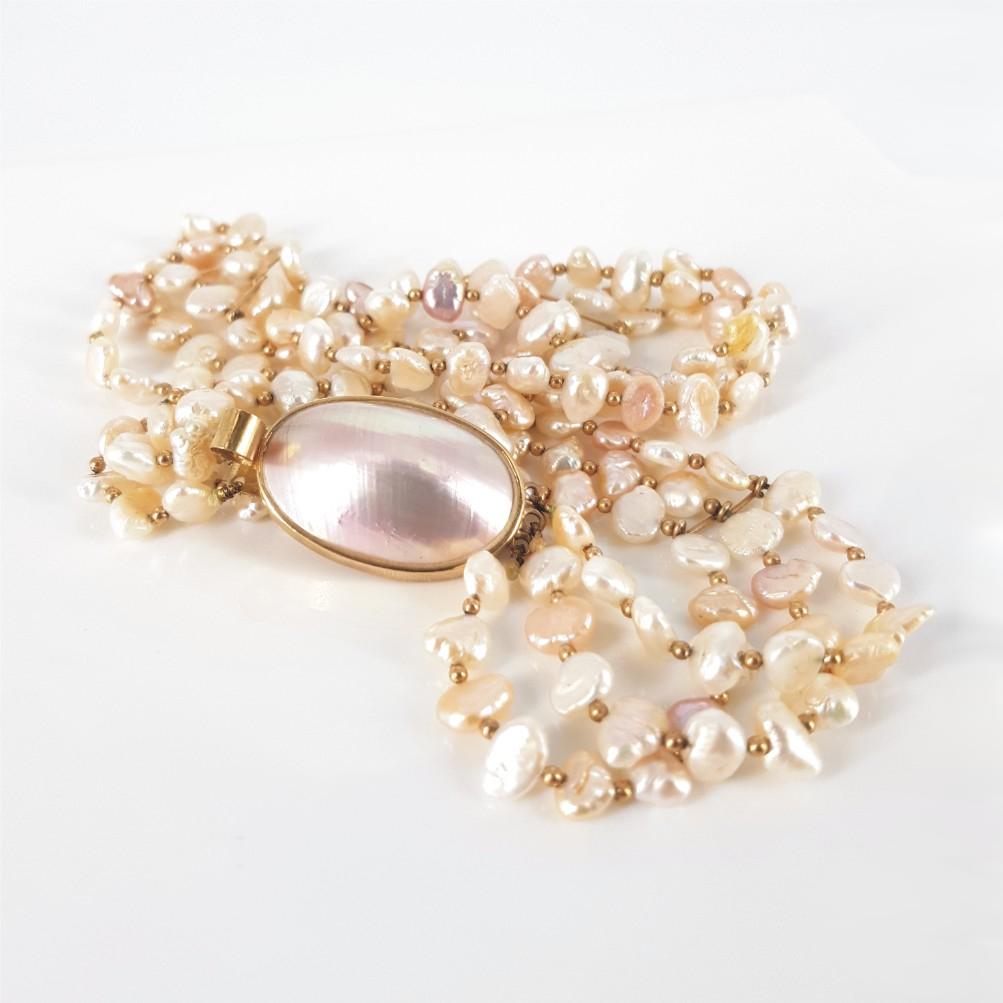 9 Karat Gelbgold Oval Mabe Perlenkette (Ovalschliff) im Angebot