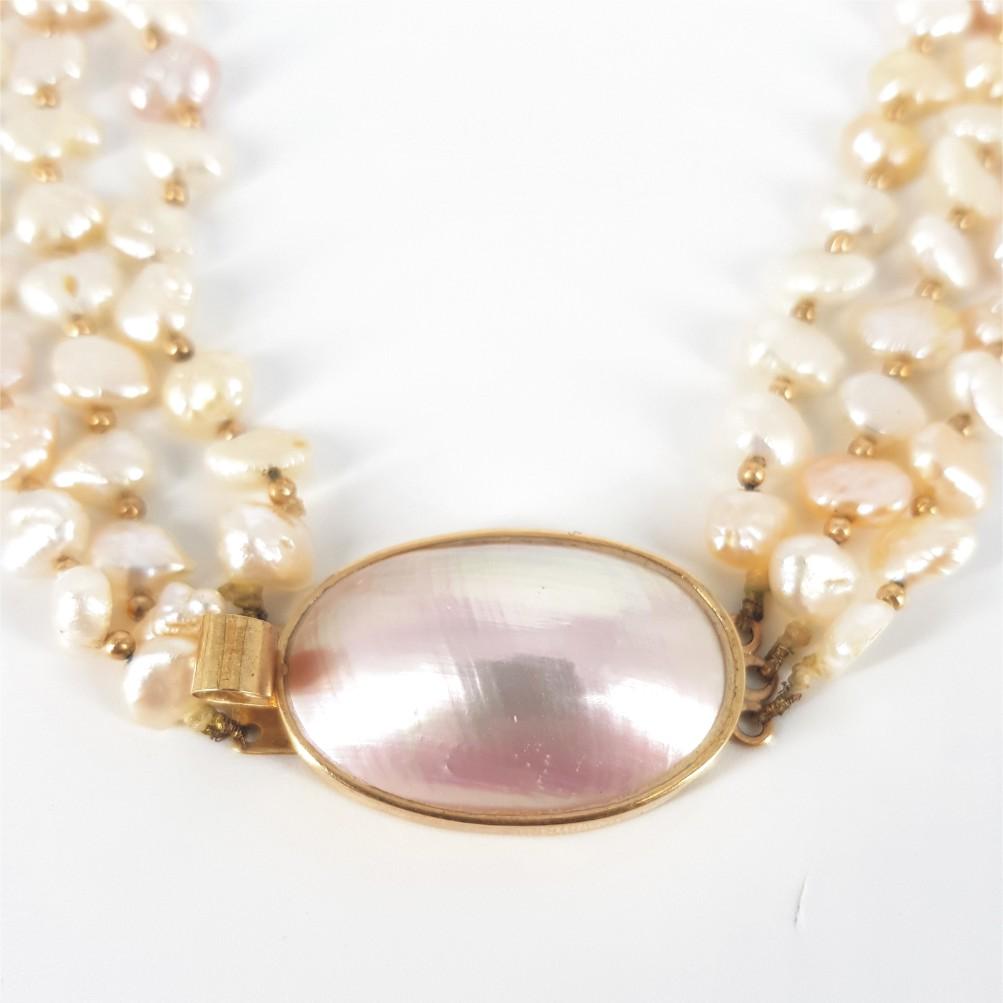 Oval Cut 9ct Yellow Gold Oval Mabe Pearl Necklace For Sale