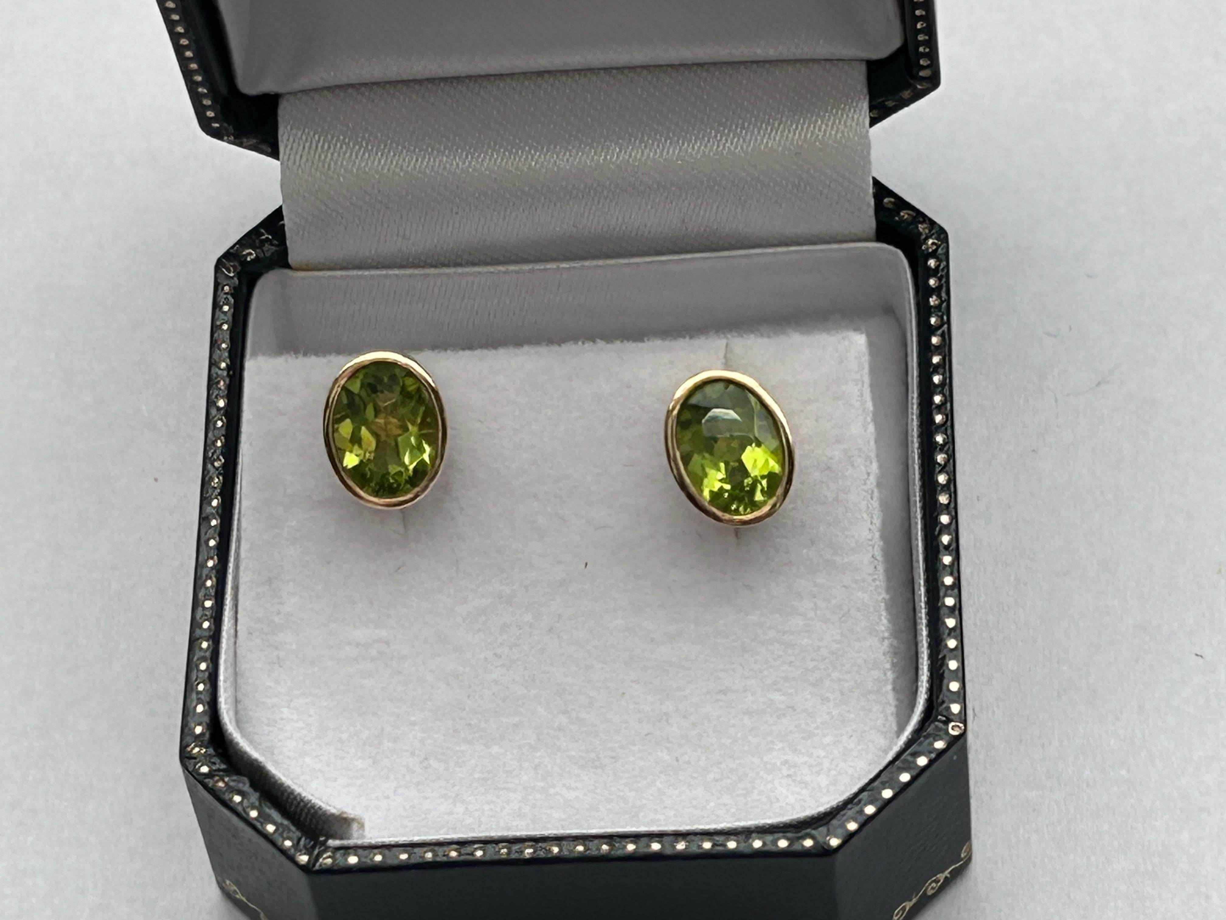 These pretty 9ct yellow gold peridot ear studs measure 8mm x 10mm.