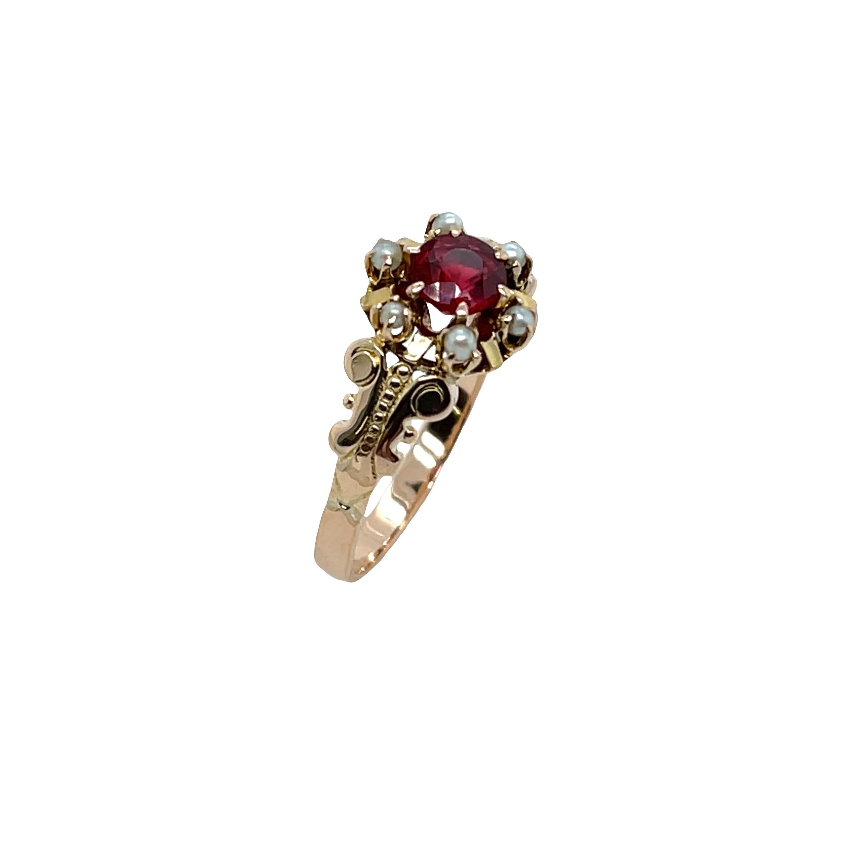 Donna Anello in oro giallo 9ct con rubino e perle di mare in vendita