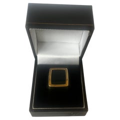 9ct Yellow Gold Signet Ring. Blood Stone, Size US 8.5, Circa 1970, 8.05 grams.