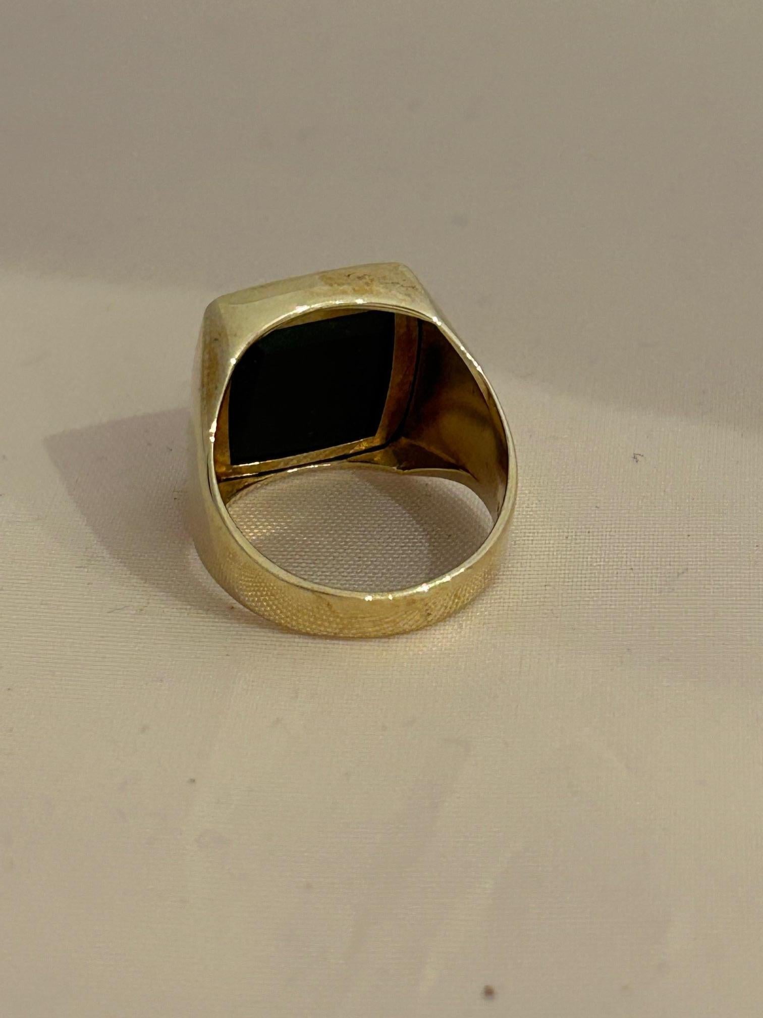 9ct Yellow Gold Signet Ring. Blood Stone, Size US 8.5, Circa 1970, 8.05 grams. 1