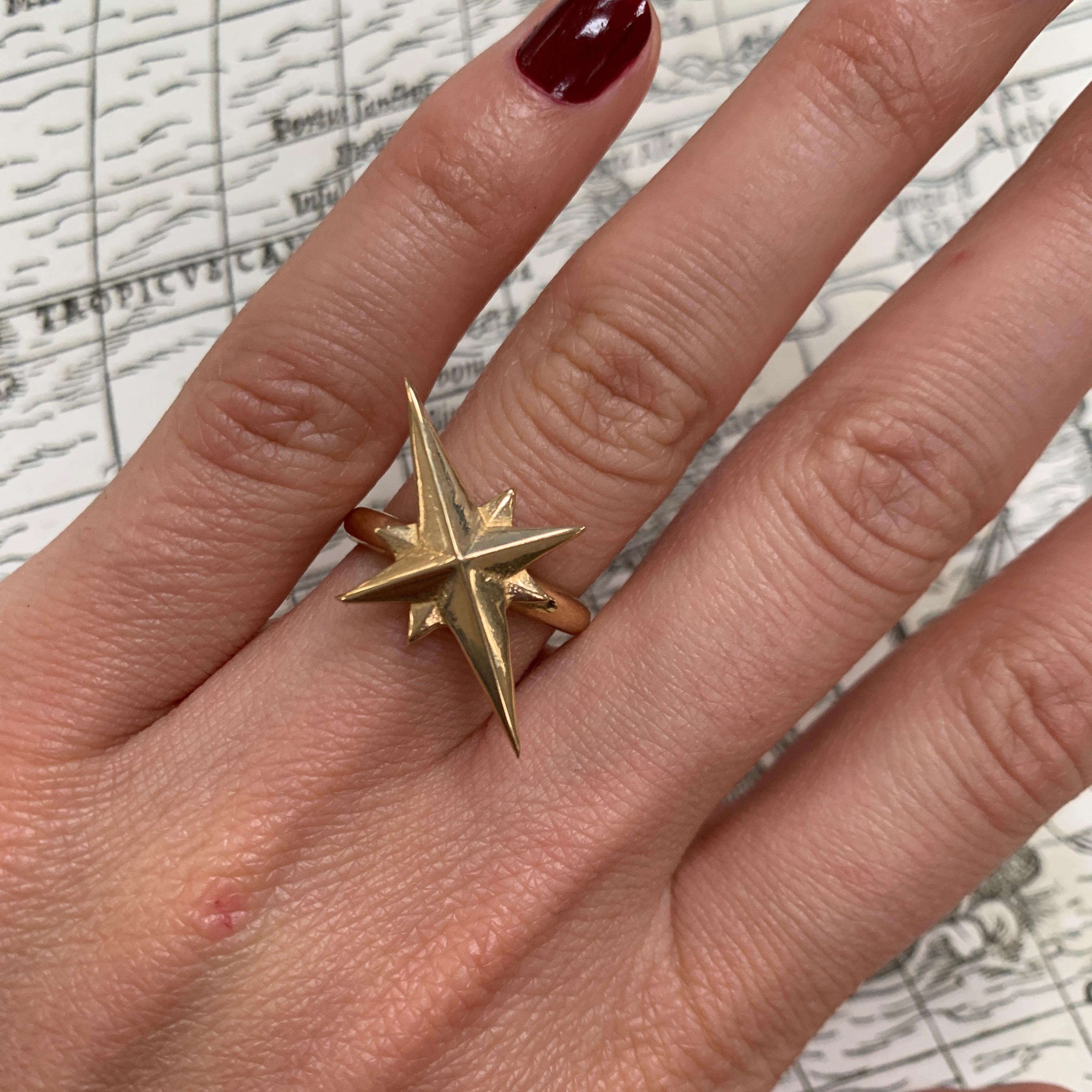 9ct Yellow Gold Star Ring In New Condition For Sale In London, GB