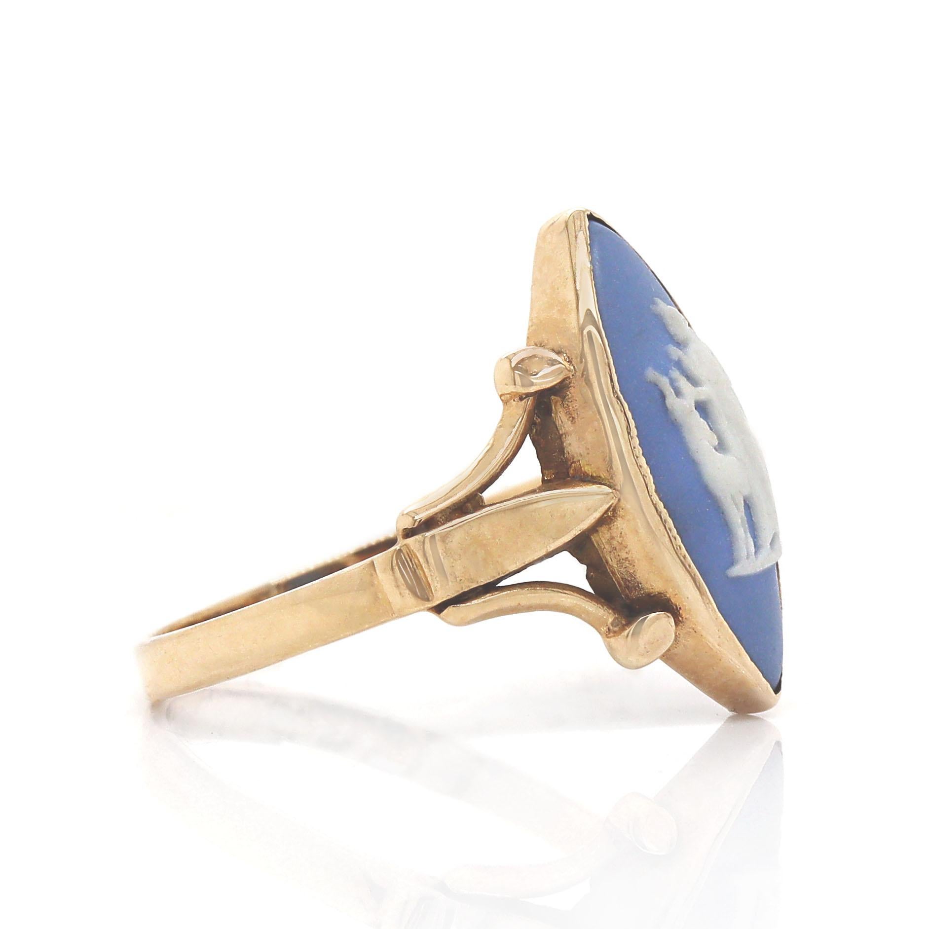 9CT Yellow Gold Wedgewood Dress Ring In Good Condition For Sale In Sydney, NSW