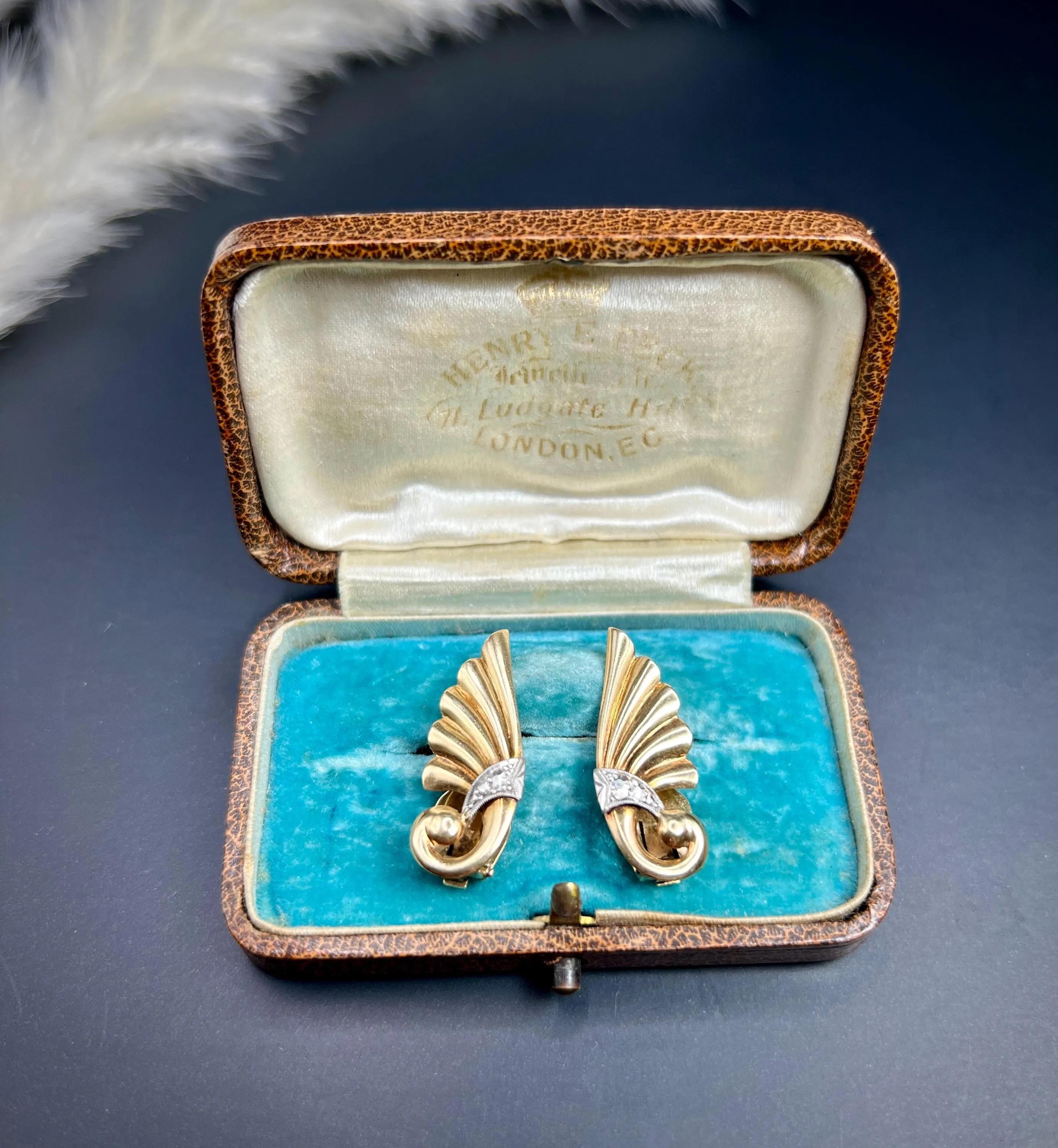 9ct Yellow & White Gold, 1940s Fan Shaped Contemporary Style Clip-on Earrings For Sale 6