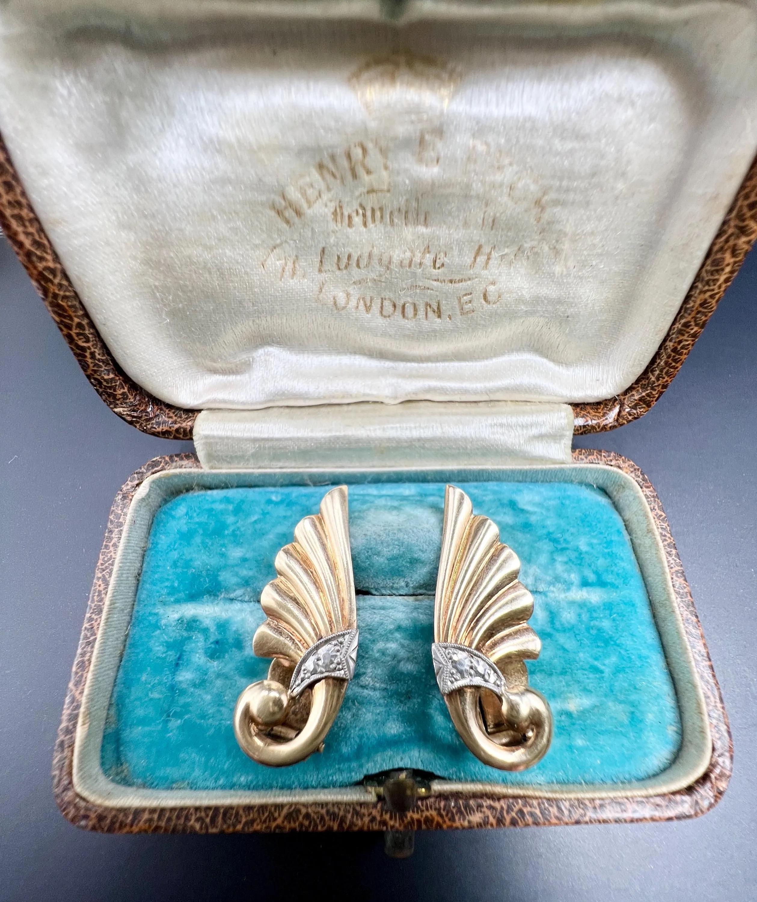 9ct Yellow & White Gold, 1940s Fan Shaped Contemporary Style Clip-on Earrings For Sale 7