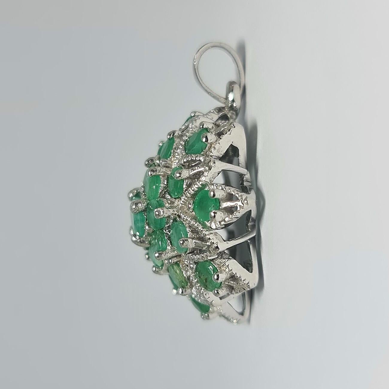 Round Cut 9Cts Natural Emerald Fire Burst .925 Sterling Silver Rhodium Plated Pendant For Sale