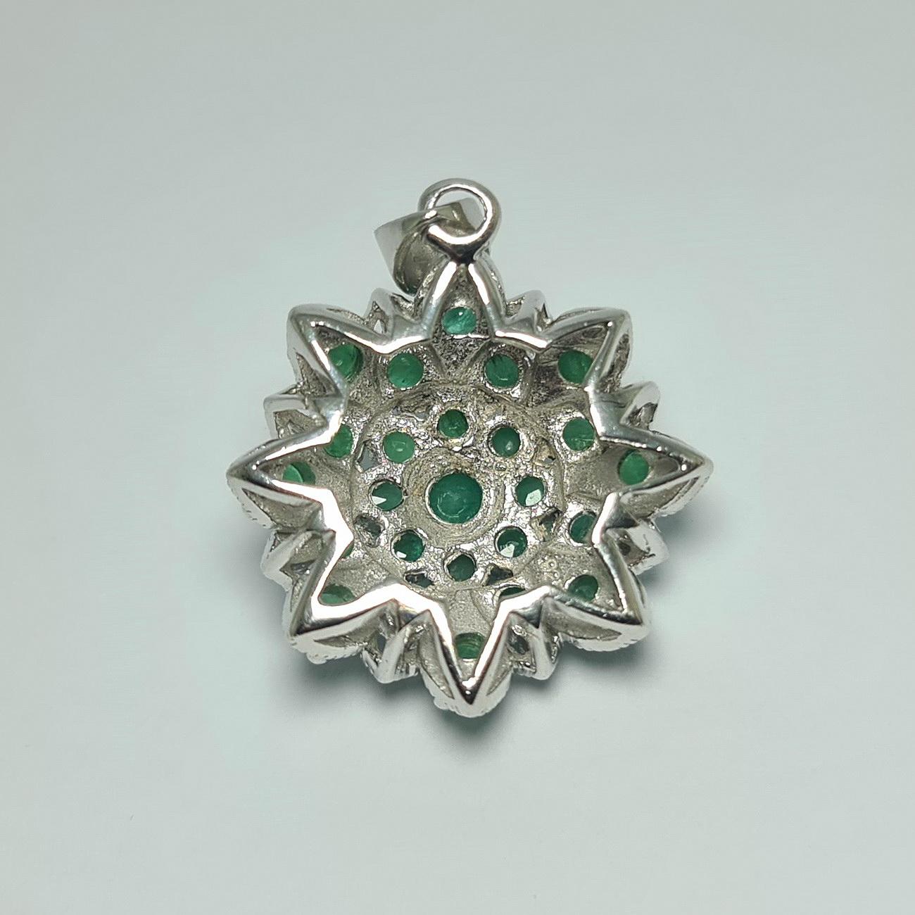 9Cts Natural Emerald Fire Burst .925 Sterling Silver Rhodium Plated Pendant In New Condition For Sale In Los Angeles, CA
