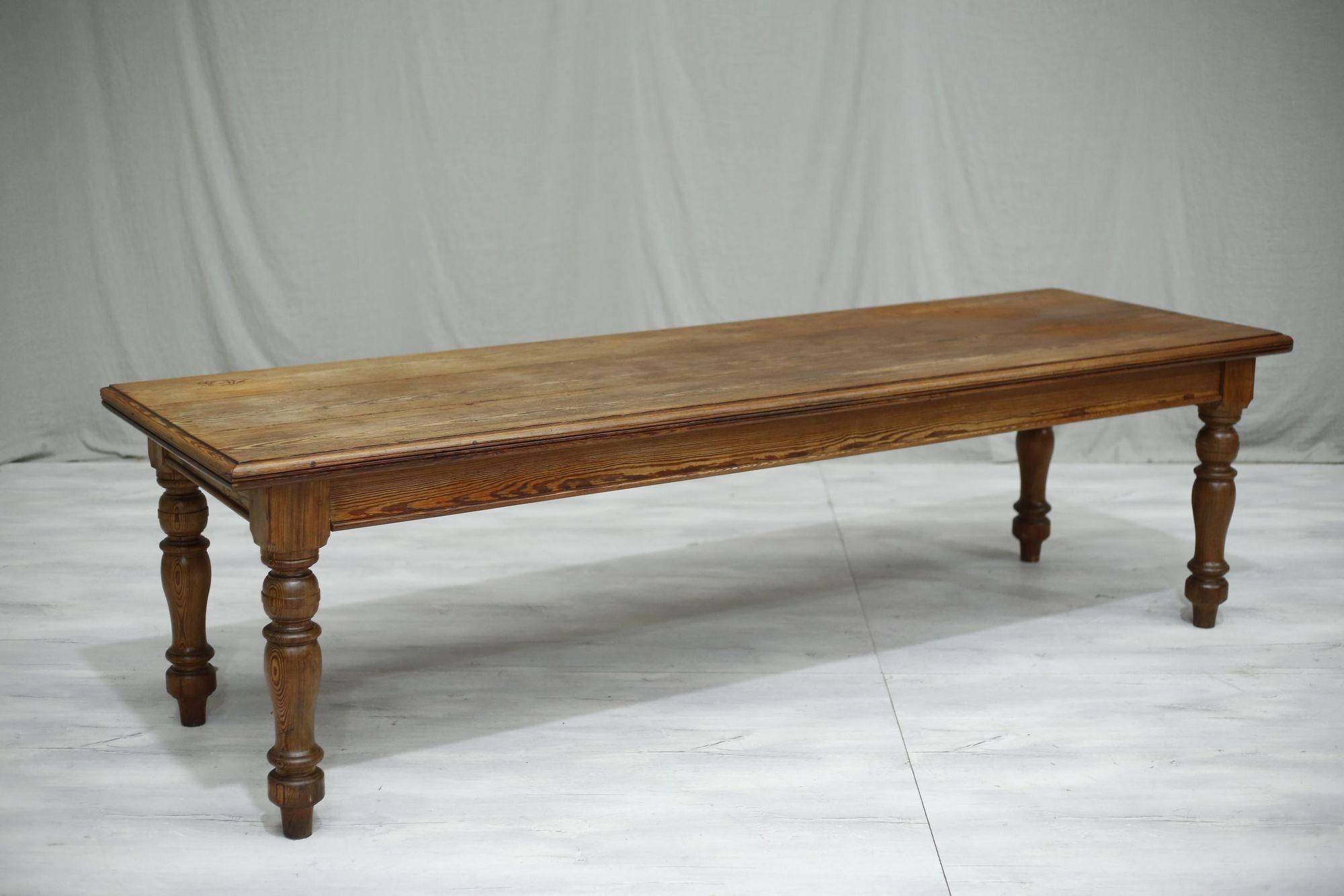 This is a great size and nice quality late 19th century pitch pine farmhouse dining table.

The patina to the top from years of use is stunning and gives the piece a superb look that would fit well in a number of interiors.

Its a table with