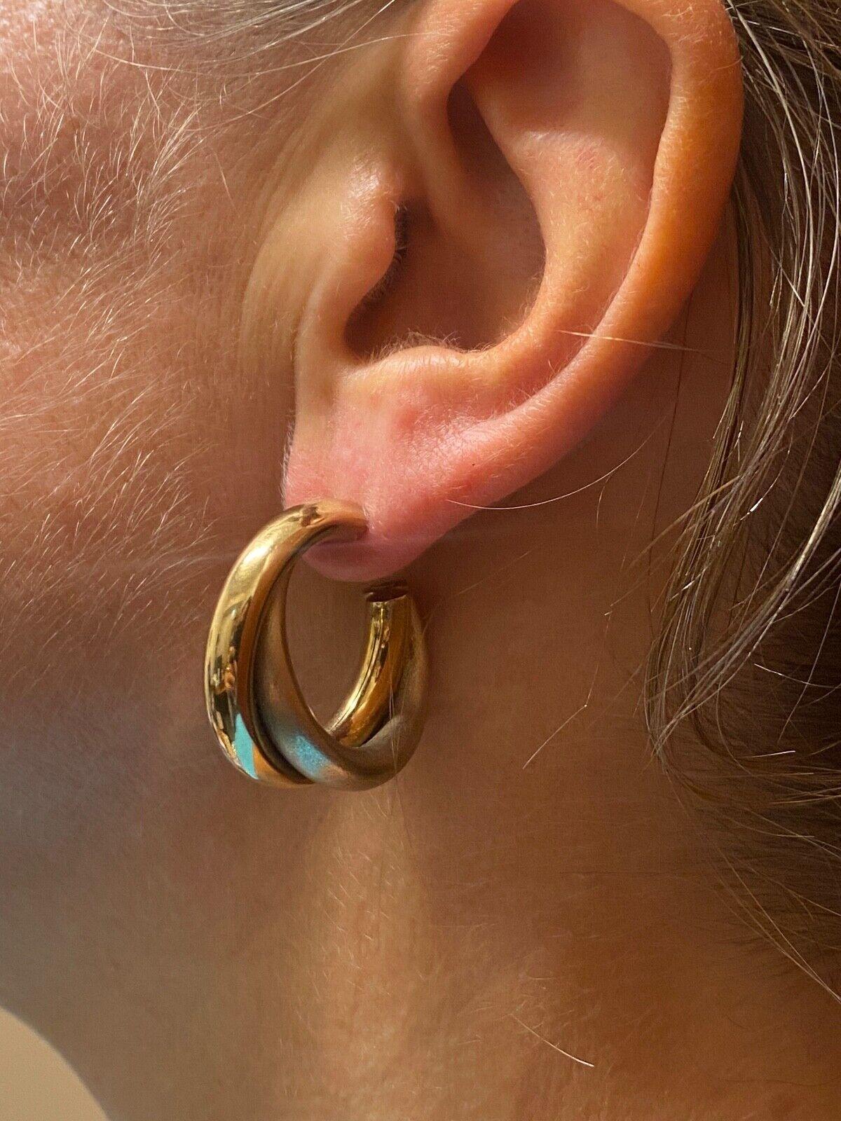Rétro Boucles d'oreilles italiennes entrelacées en or blanc et jaune 9K 375 demi-joncs en vente