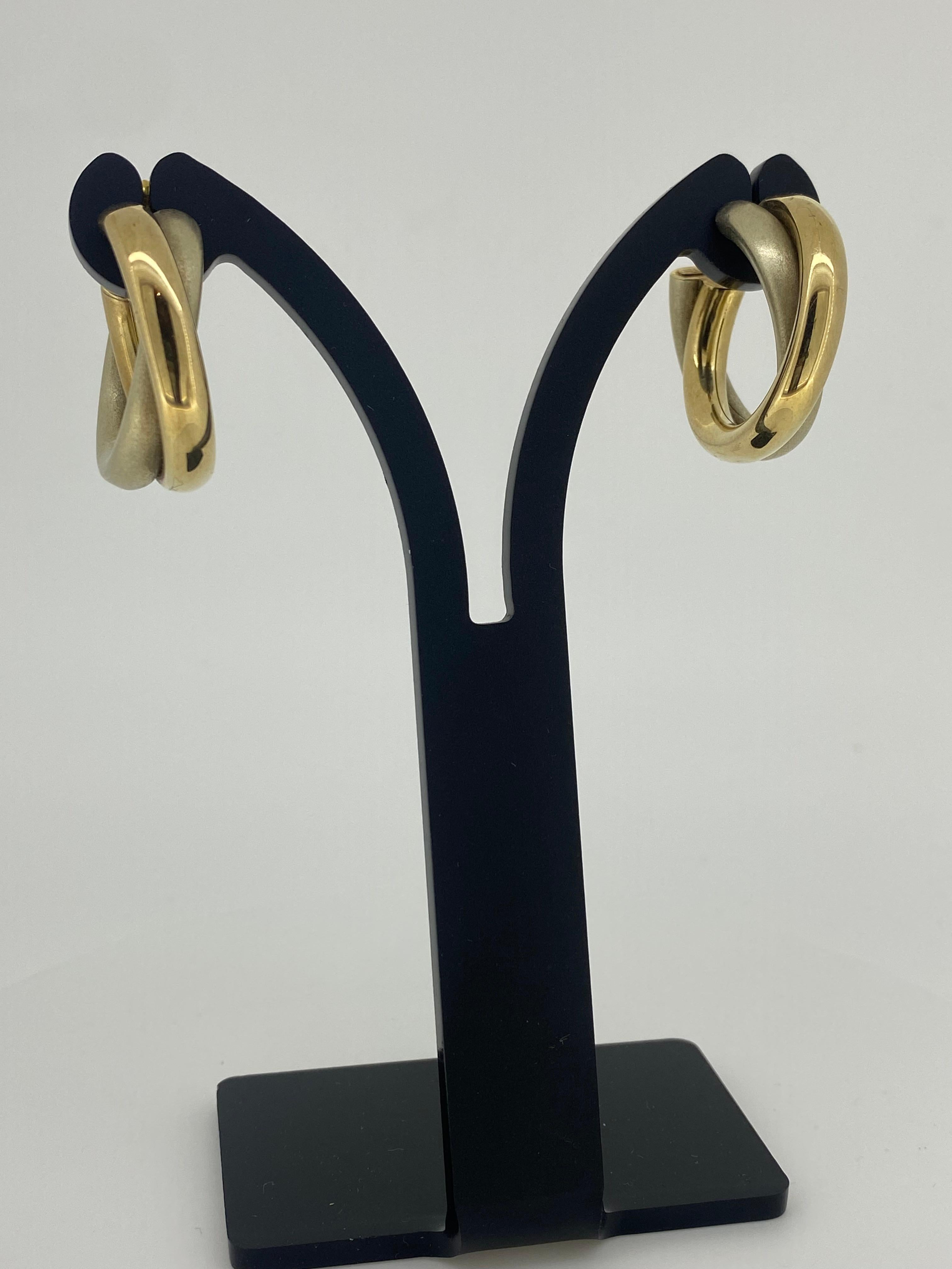 Boucles d'oreilles italiennes entrelacées en or blanc et jaune 9K 375 demi-joncs Excellent état - En vente à MELBOURNE, AU