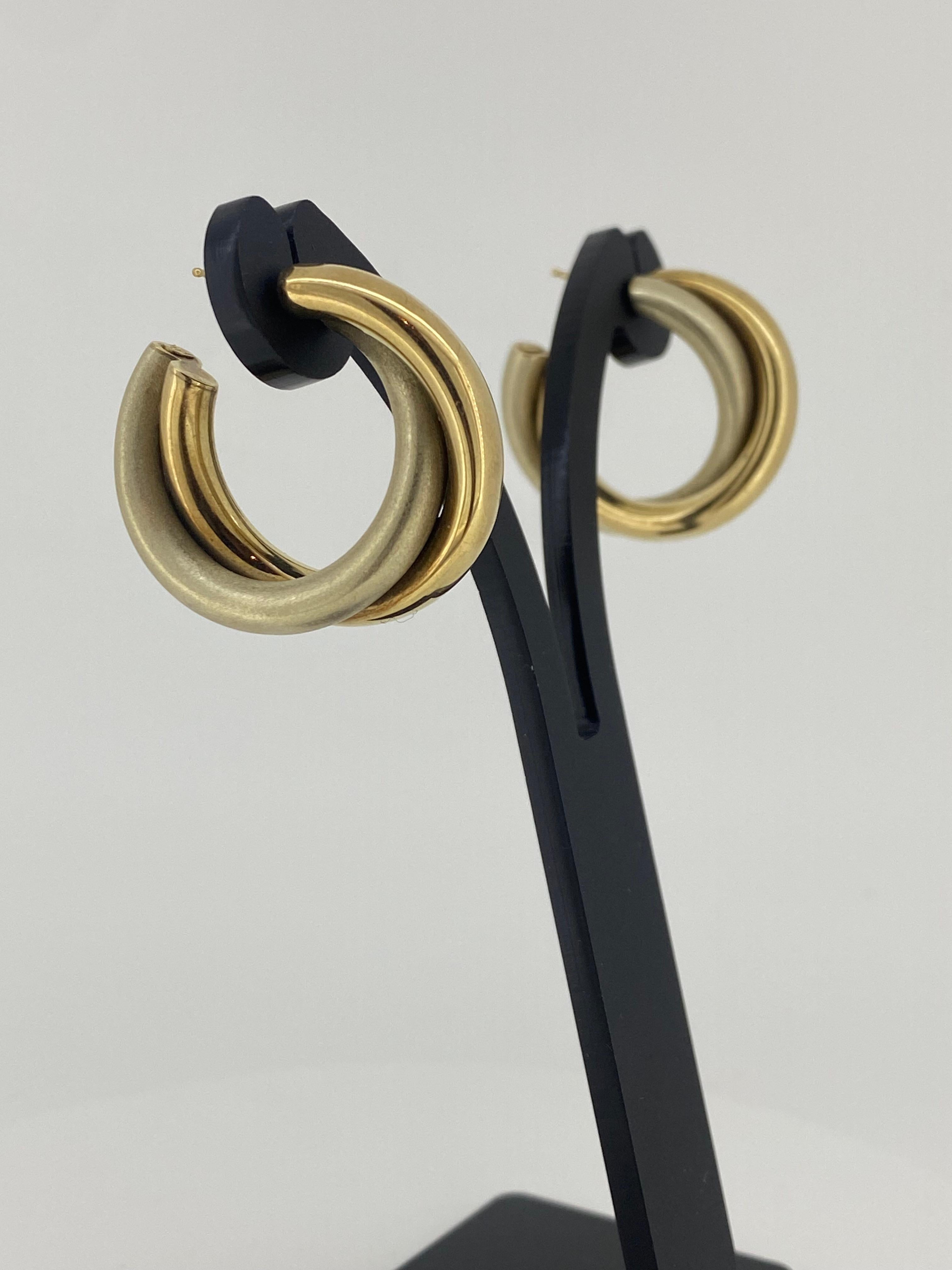 Boucles d'oreilles italiennes entrelacées en or blanc et jaune 9K 375 demi-joncs Pour femmes en vente