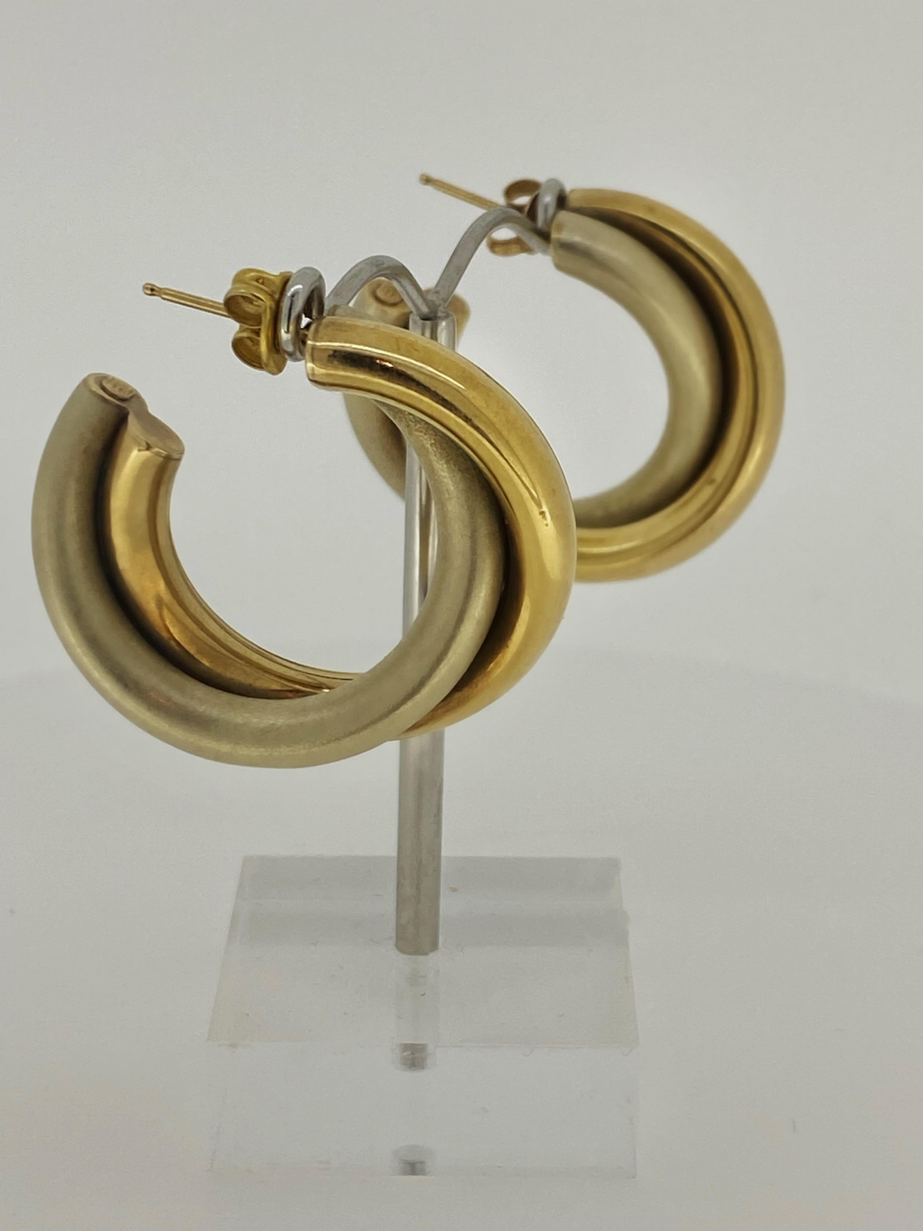 9K 375 Two-Tone White & Yellow Gold Half Hoop Intertwined Italian Earrings For Sale 1