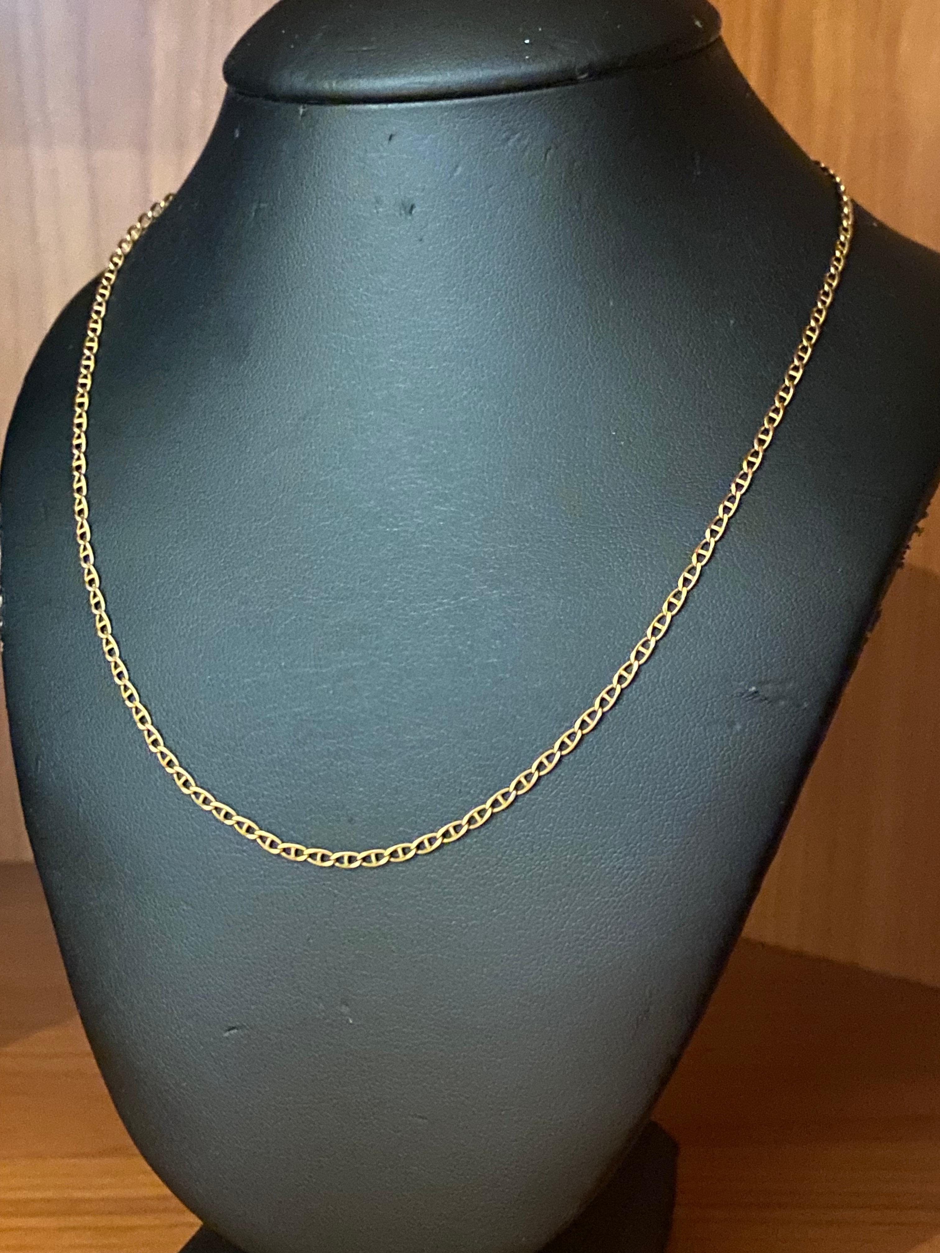 
9K Yellow Gold Anchor (Mariner) Links Chain,  
each link is measuring 4.5mm 
completed by solid spring ring clasp 
stamped 375 

Length: 53.5cm
Width: 2.5mm 
Total item's weight: 4.3gr. 

Italy, circa 1970's 

~~~

Comes in a box, 
accompanied by