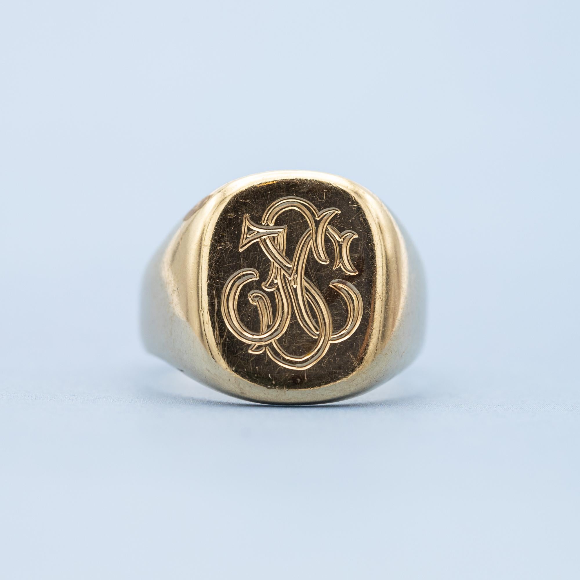 9k estate Initials J C S ring - letter signet monogram - Intaglio gentleman ring For Sale 1