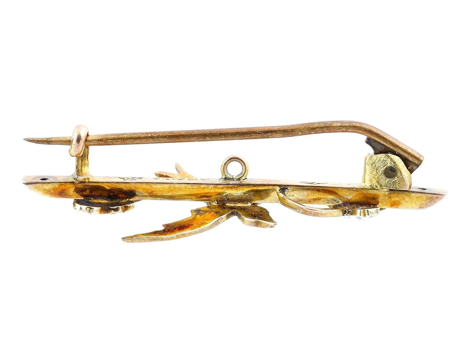 Schmuckbrosche aus 9 Karat Gold und Perlen mit Vogelmuster (Rundschliff) im Angebot