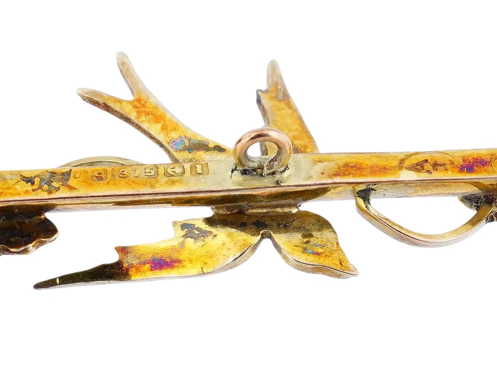 Schmuckbrosche aus 9 Karat Gold und Perlen mit Vogelmuster Damen im Angebot