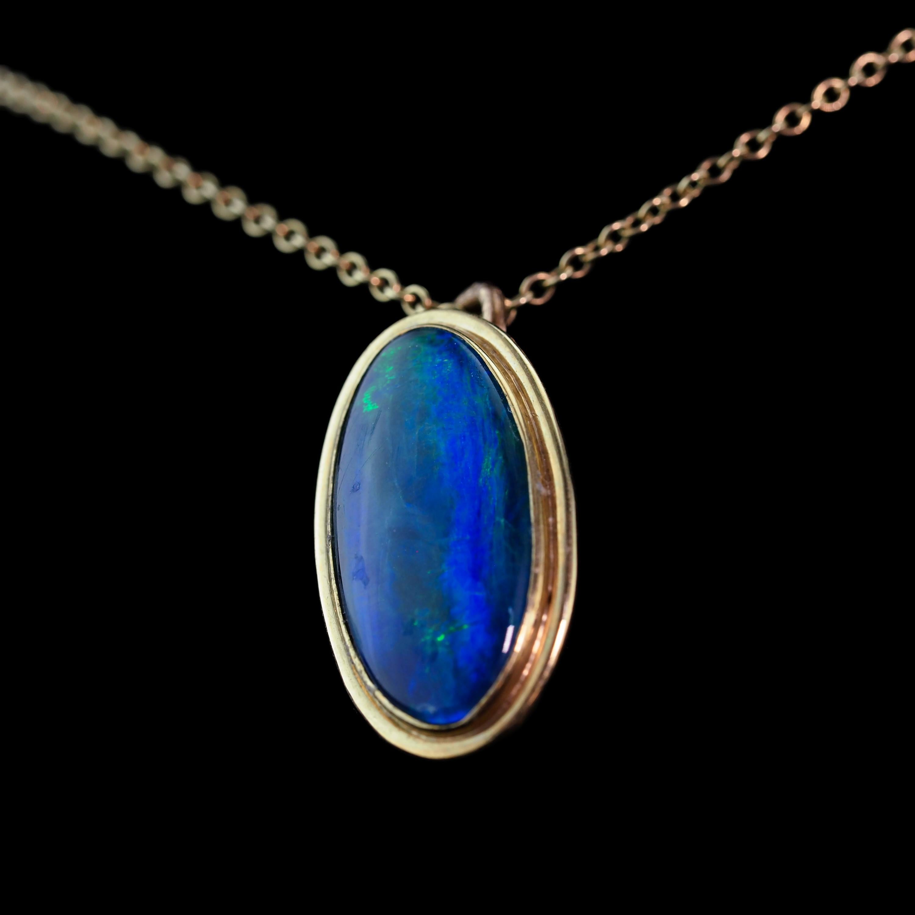 9K Gold Blue/Green Ammolite Pendant & Chain Necklace For Sale 5