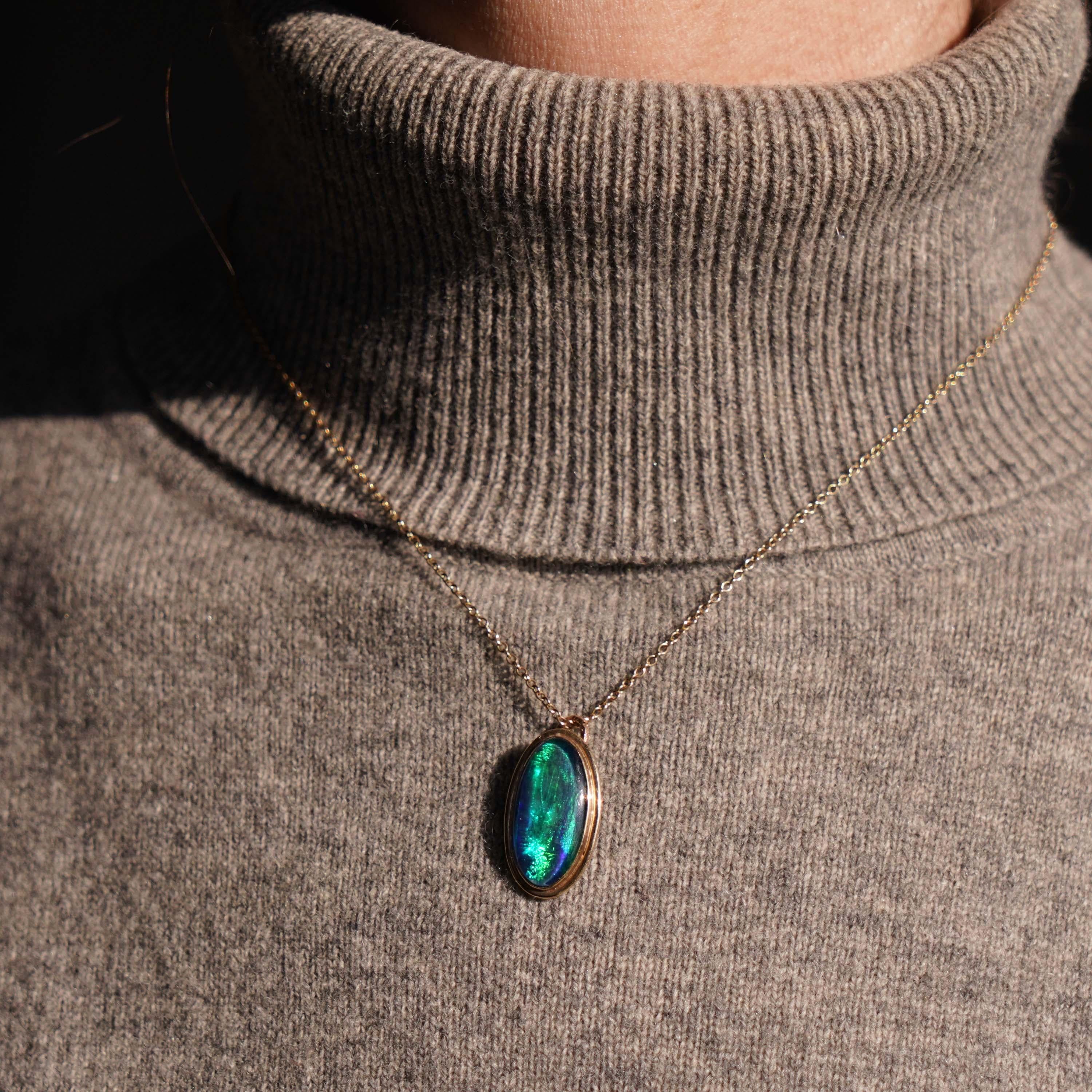 9K Gold Blue/Green Ammolite Pendant & Chain Necklace For Sale 9