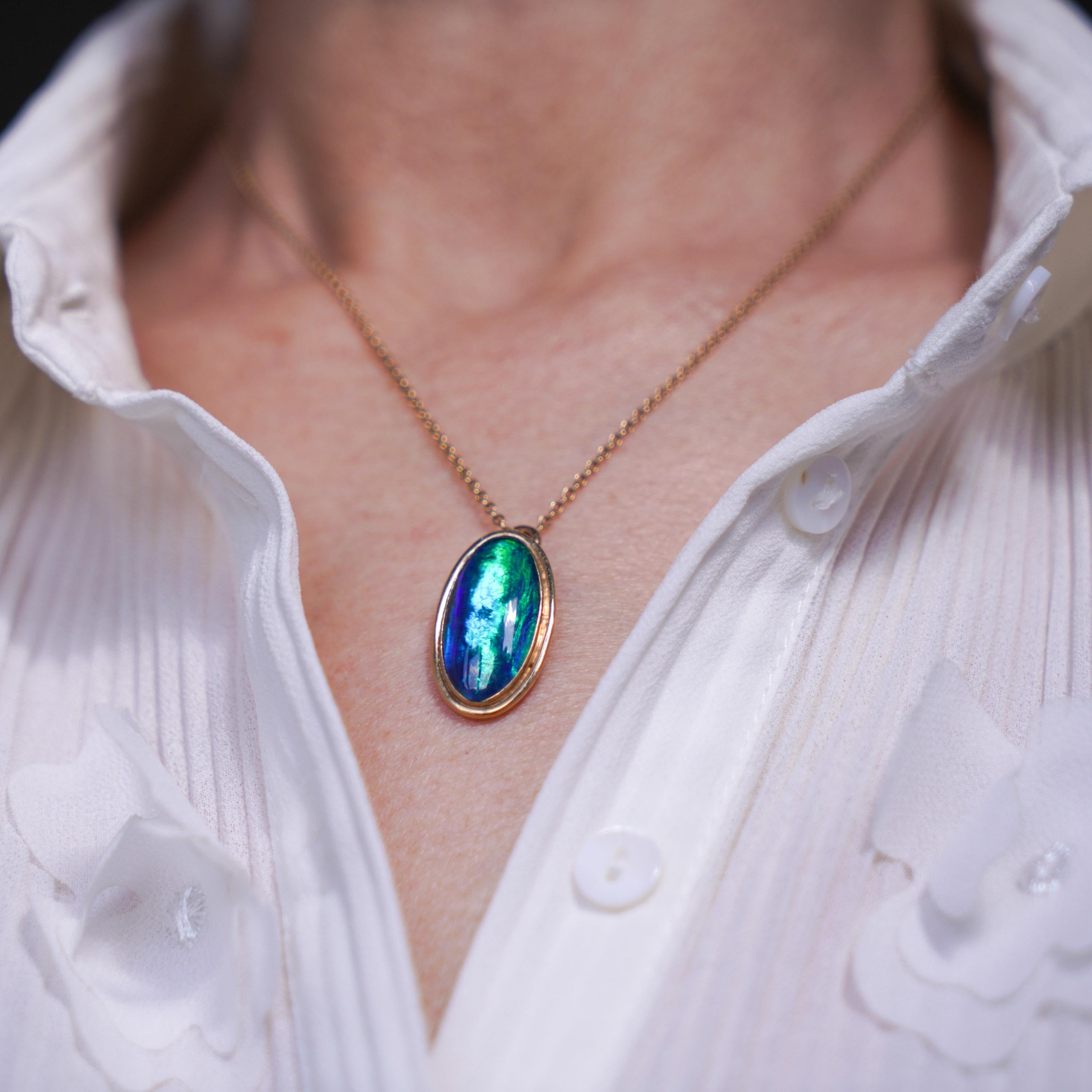 9K Gold Blue/Green Ammolite Pendant & Chain Necklace For Sale 10