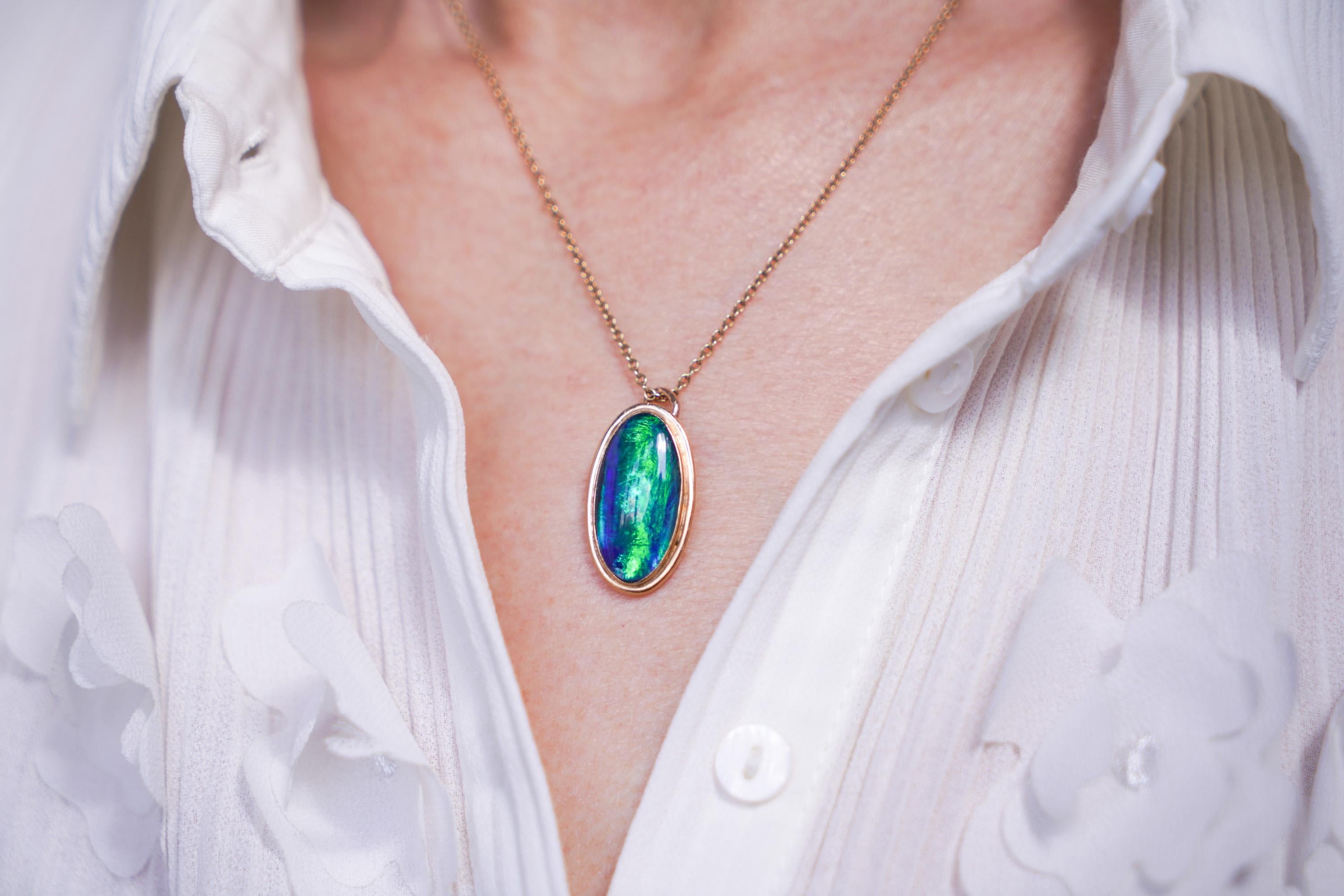 9K Gold Blue/Green Ammolite Pendant & Chain Necklace For Sale 11
