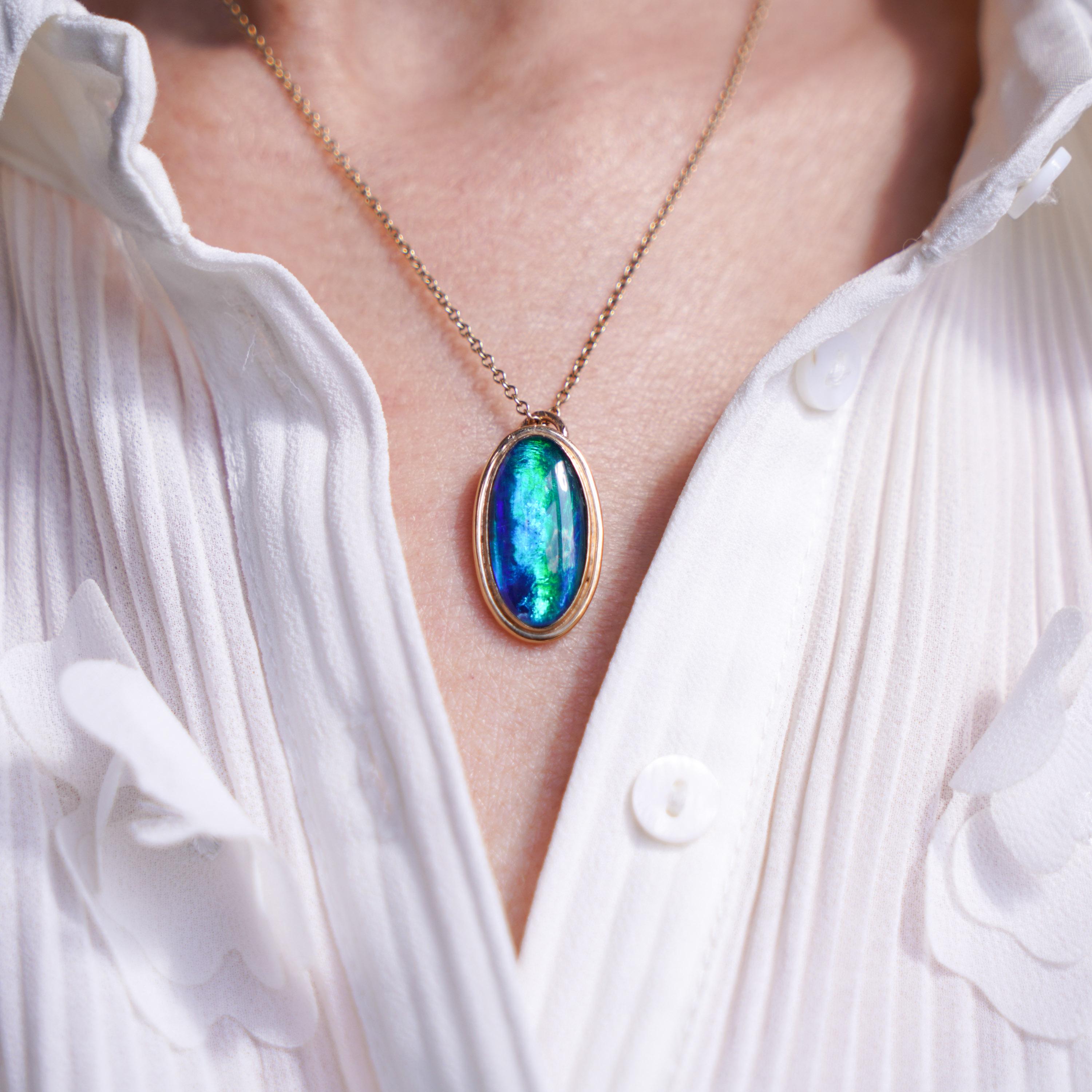 9K Gold Blue/Green Ammolite Pendant & Chain Necklace For Sale 14