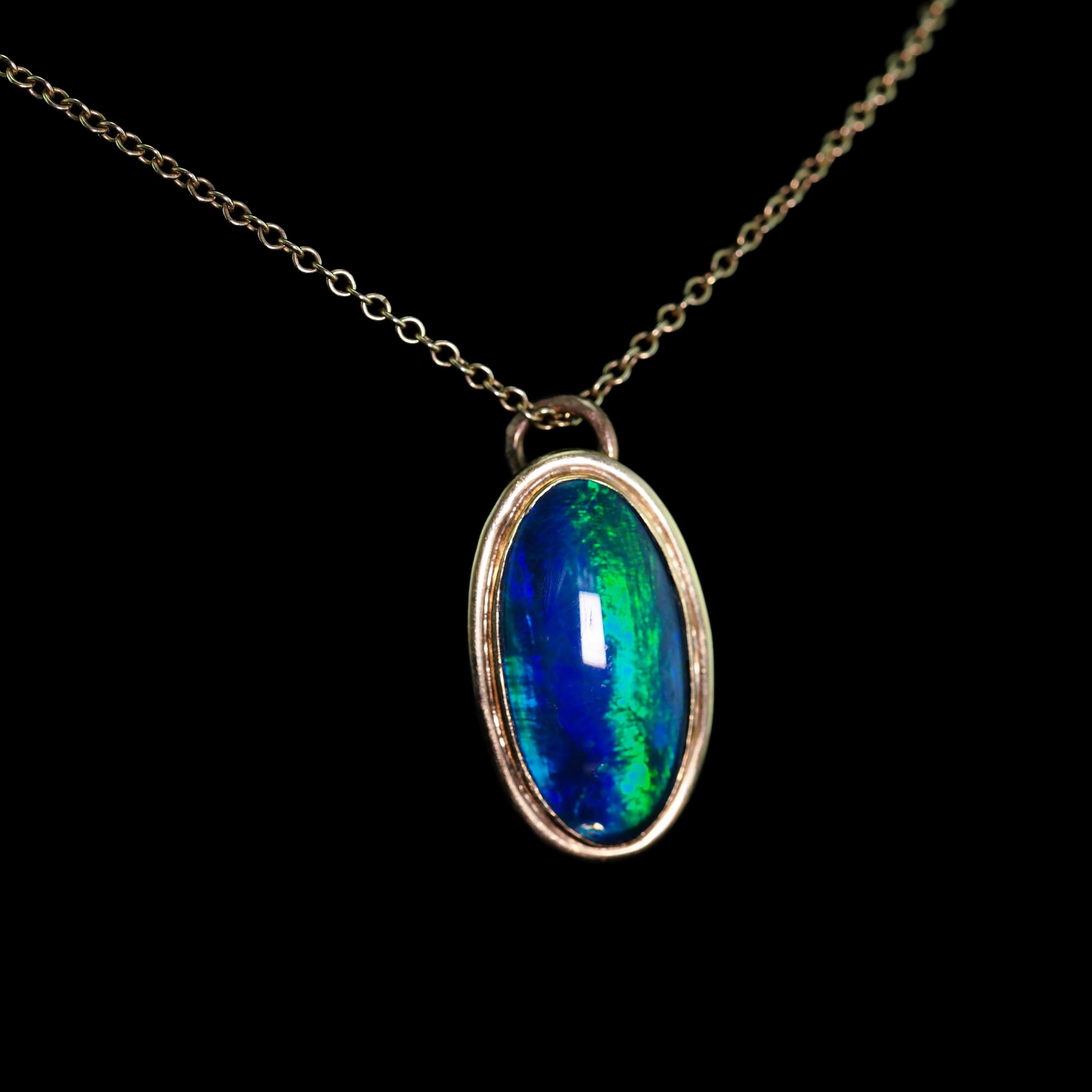 9K Gold Blue/Green Ammolite Pendant & Chain Necklace For Sale 1