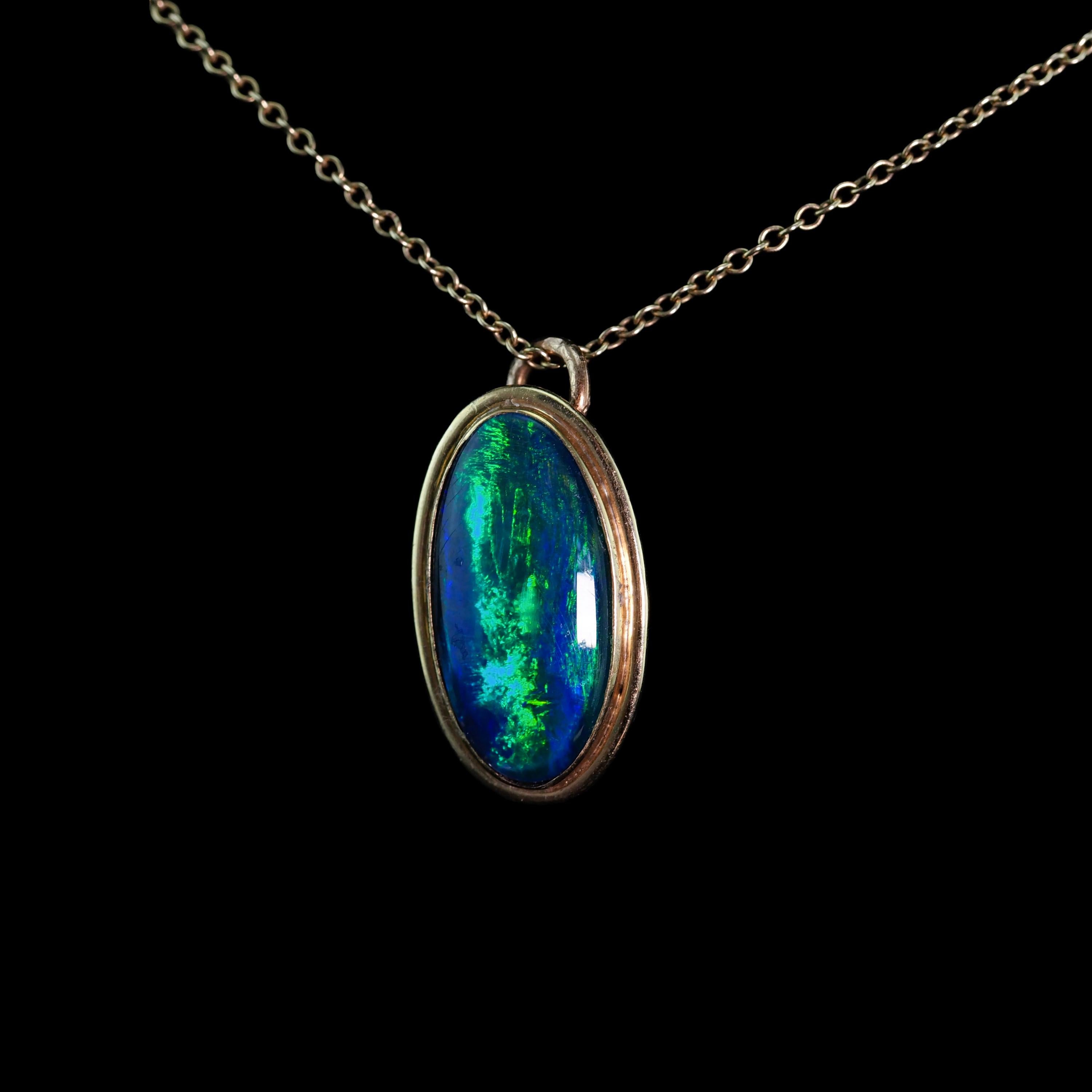 9K Gold Blue/Green Ammolite Pendant & Chain Necklace For Sale 2