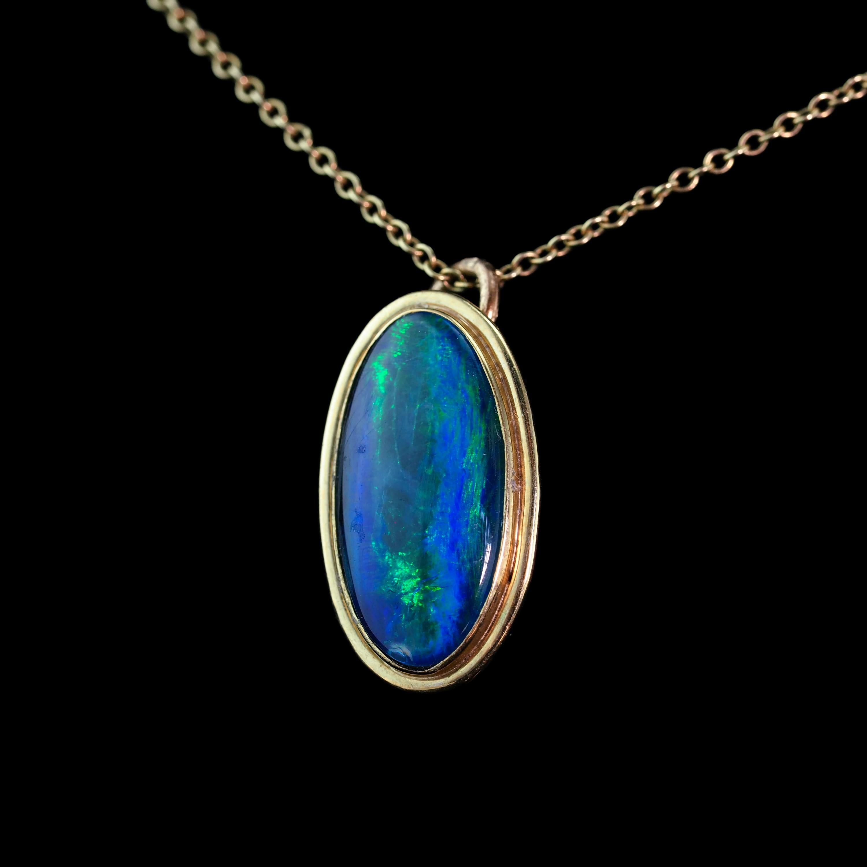 9K Gold Blue/Green Ammolite Pendant & Chain Necklace For Sale 4