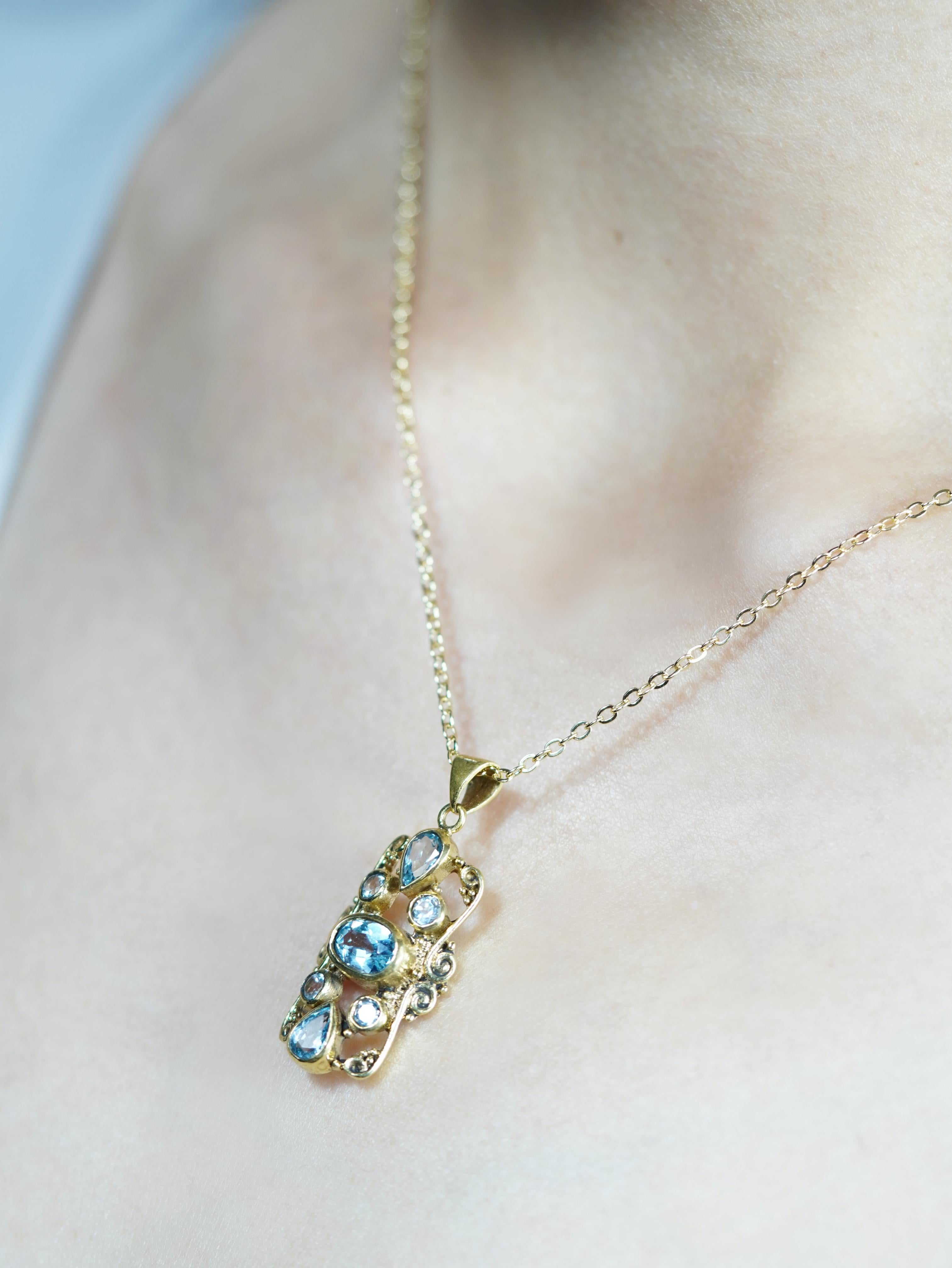 Set di gioielli con ciondolo e orecchini in stile vittoriano in oro blu Topazio 9K in vendita 5
