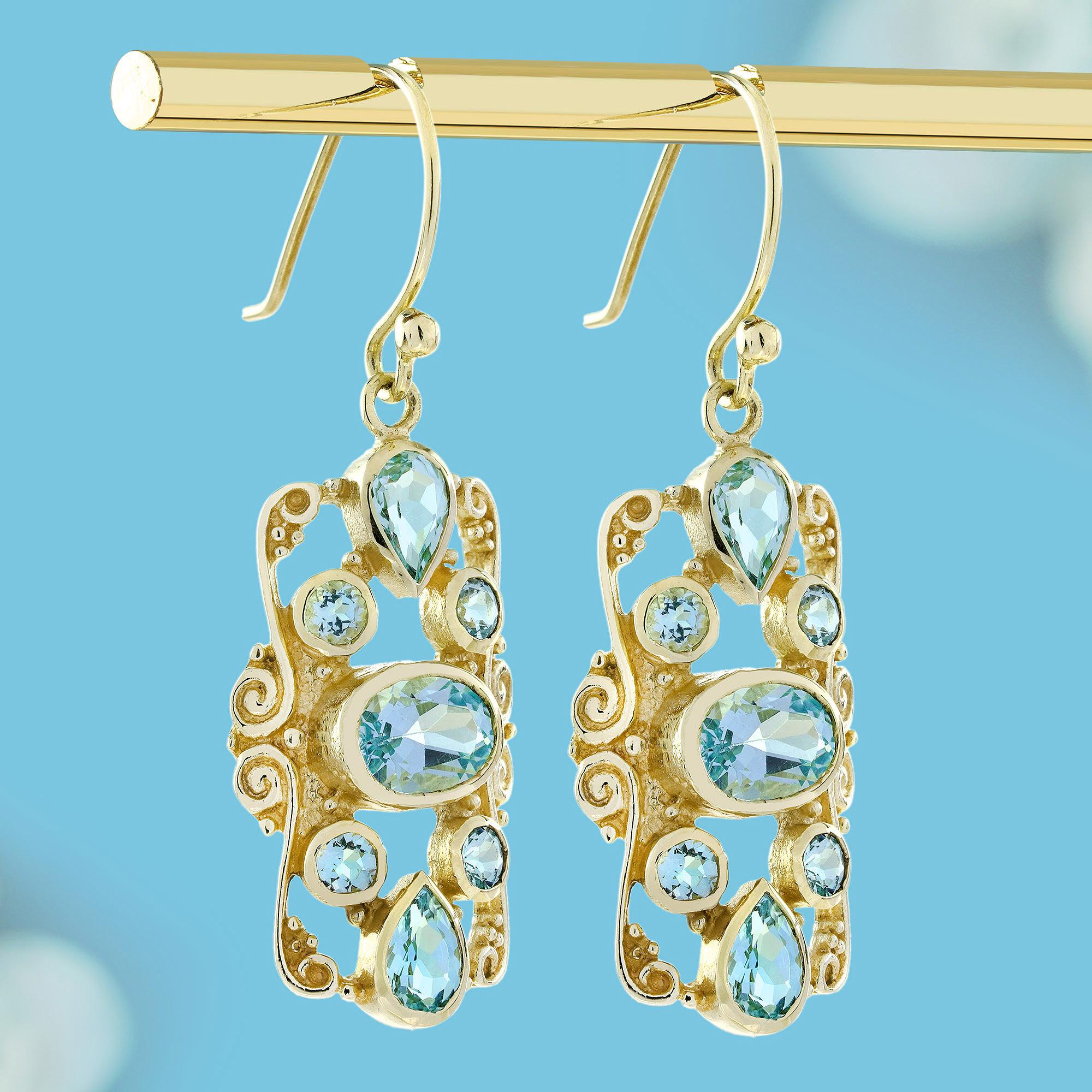 Entra in un'atmosfera sofisticata e senza tempo con questo set di ciondoli e orecchini in stile vittoriano con topazio blu, ispirato all'eleganza di un'epoca passata. Ogni pezzo è caratterizzato da uno splendido topazio blu al centro, che irradia