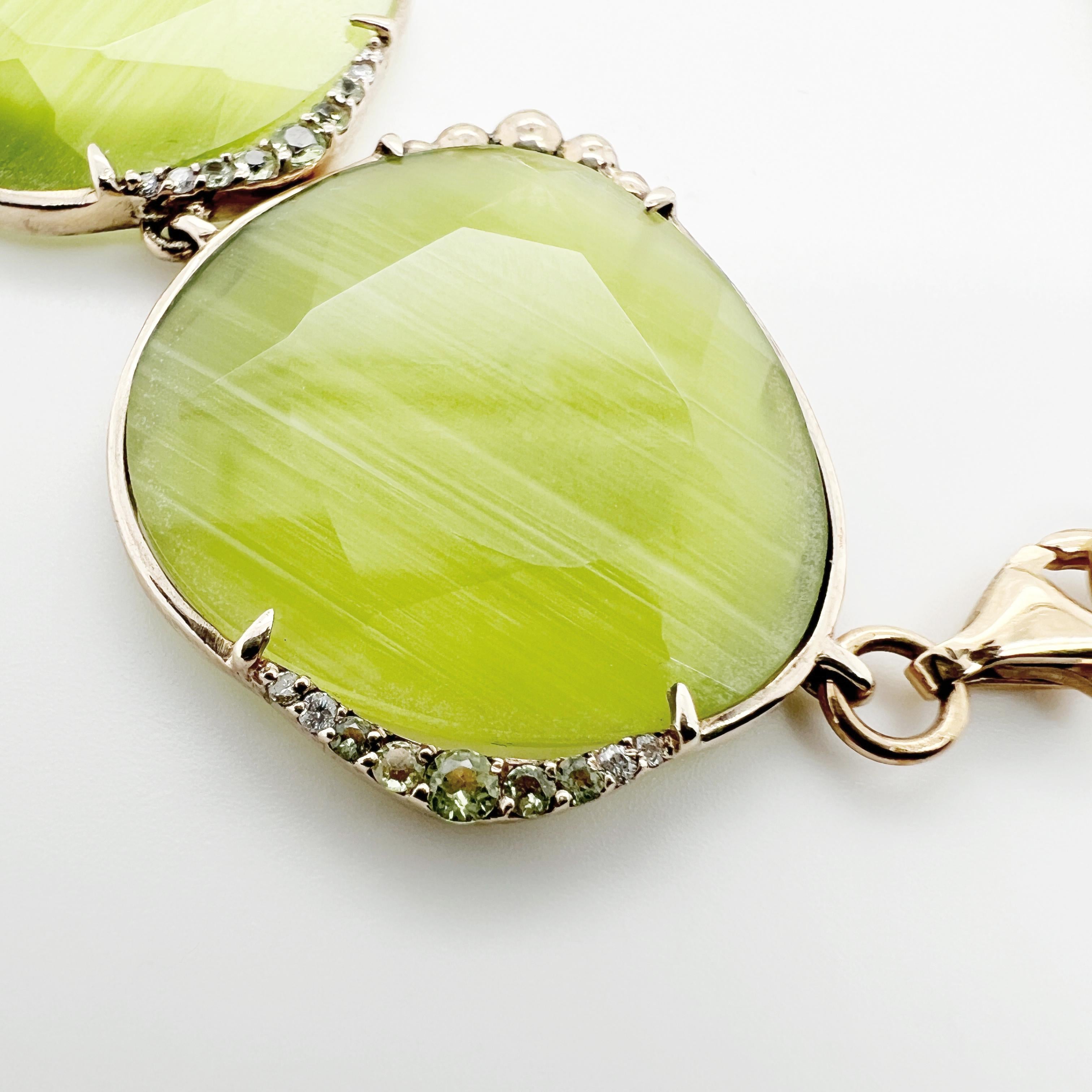 The Optic Chic Collection bracelet is a unique piece crafted using only the finest materials. It features a 9kt gold body with white natural diamonds, doublets of Optic Fiber & Rock crystal & green peridots . The green optic fiber and rock crystal