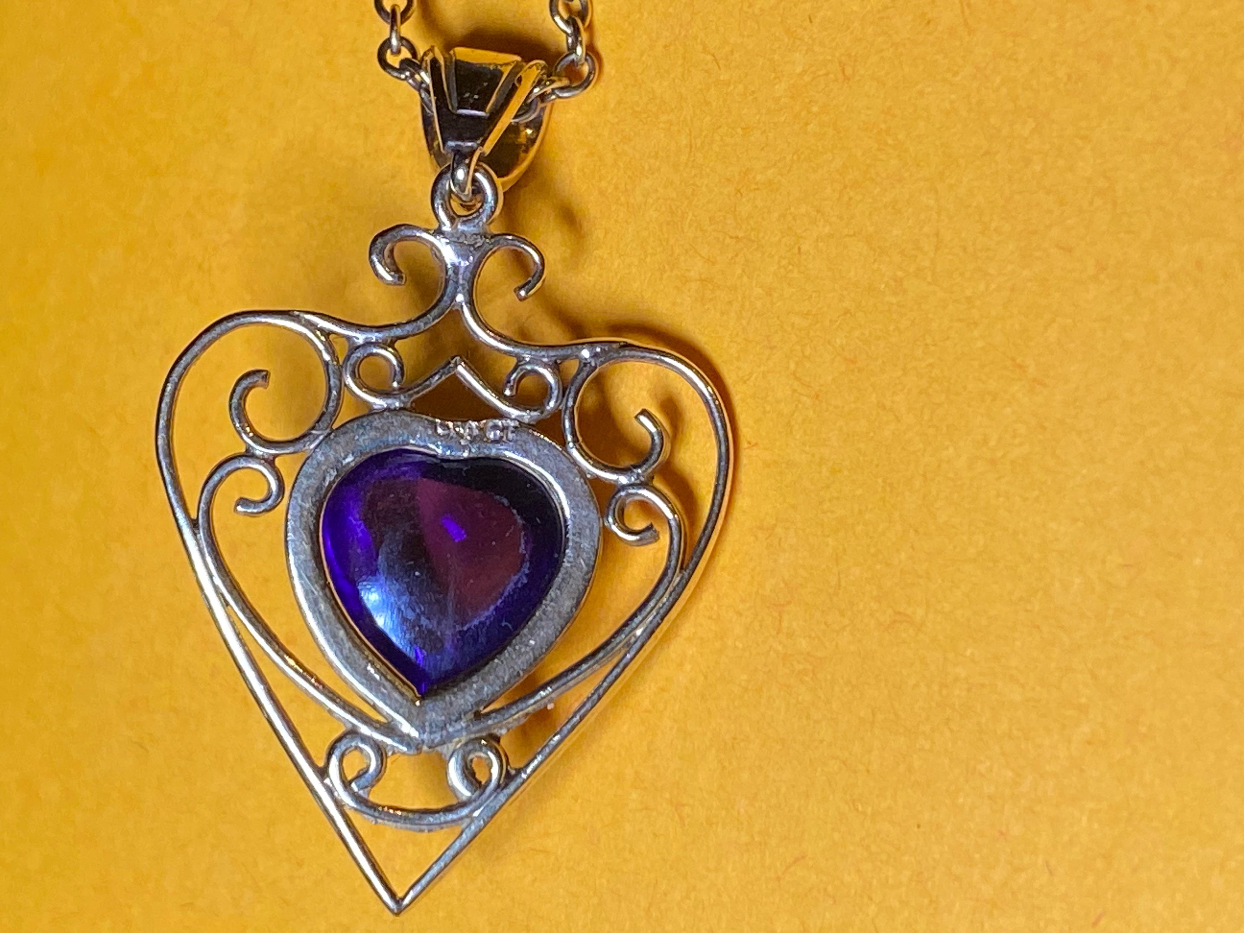 9K Gold Cabochon Amethyst Heart Renaissance Style Pendant on 14K Gold Chain. In Excellent Condition For Sale In MELBOURNE, AU