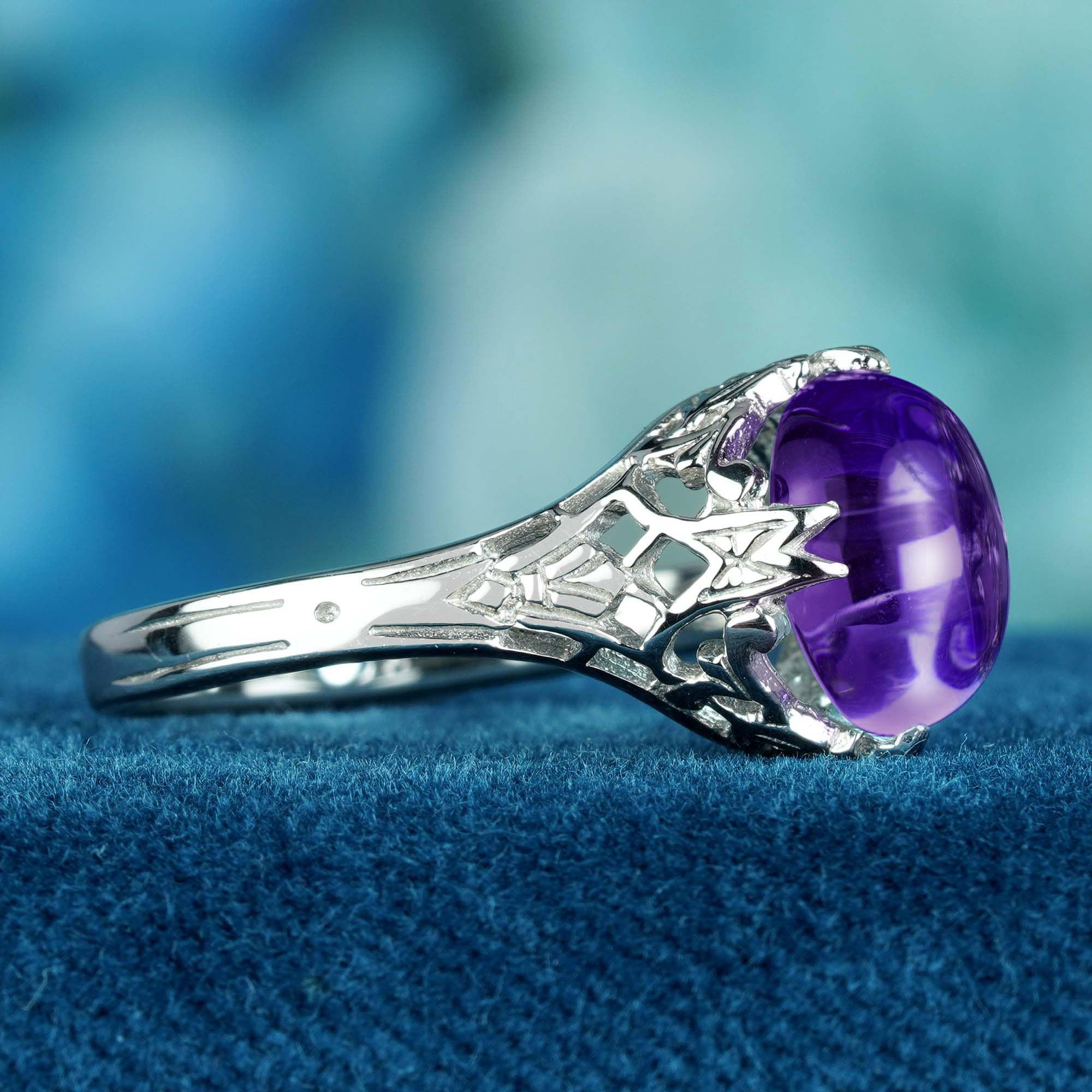 Taille ovale Bague en or 9K avec cabochon d'améthyste de style vintage en vente