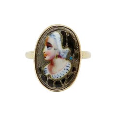 Anello con ritratto in smalto inglese in oro 9K, circa anni '50 del XIX secolo