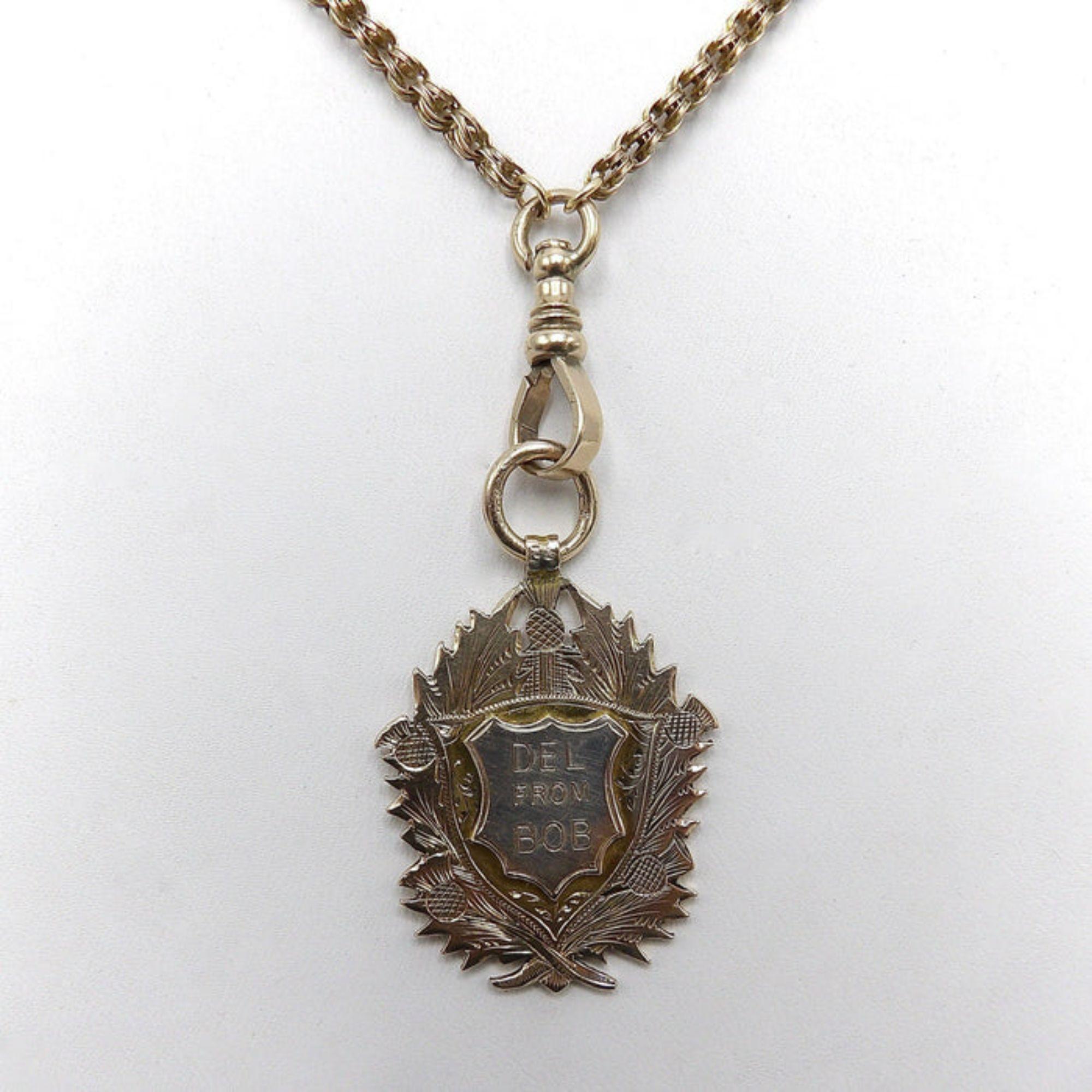 Médaille en or 9K de l'époque édouardienne avec pendentif en forme de pigeon écossais Unisexe en vente