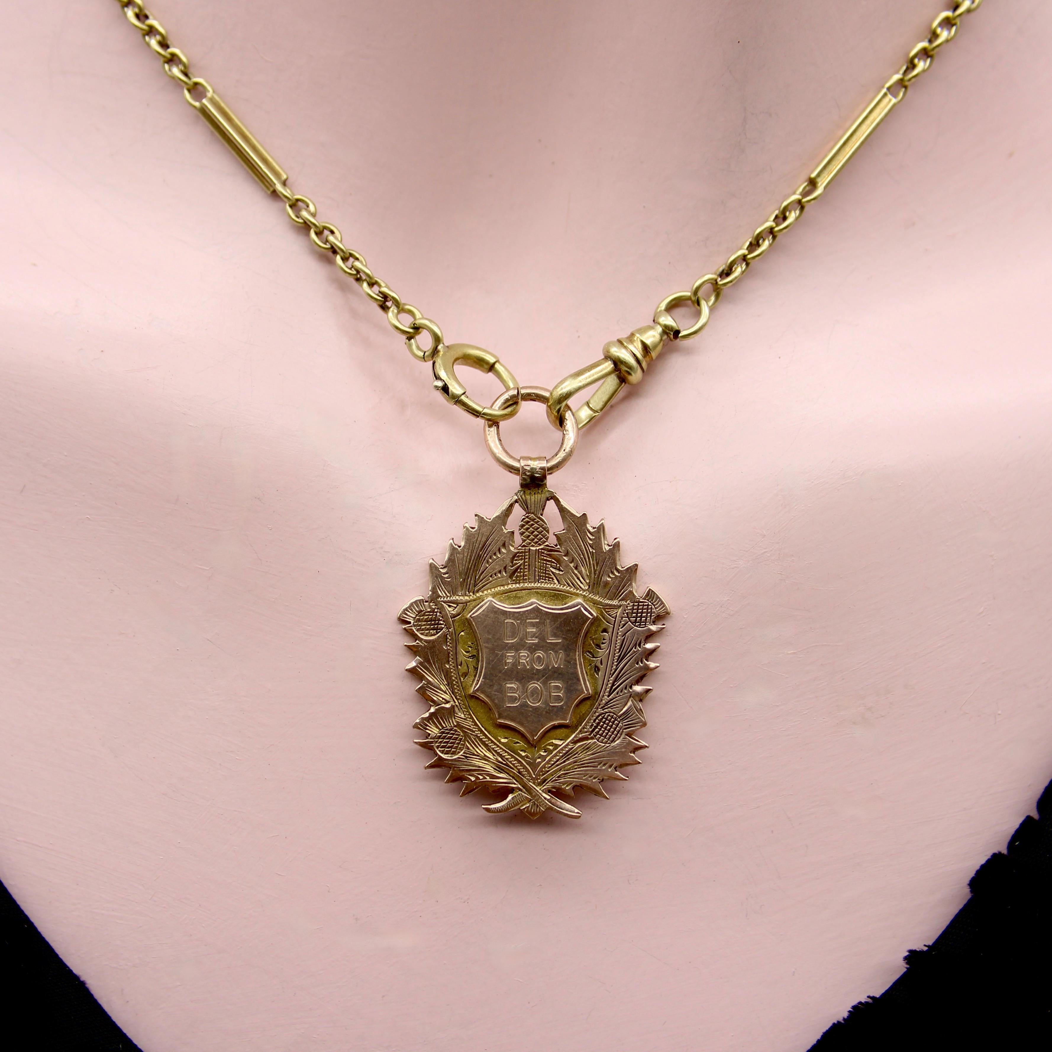 Médaille en or 9K de l'époque édouardienne avec pendentif en forme de pigeon écossais en vente 1