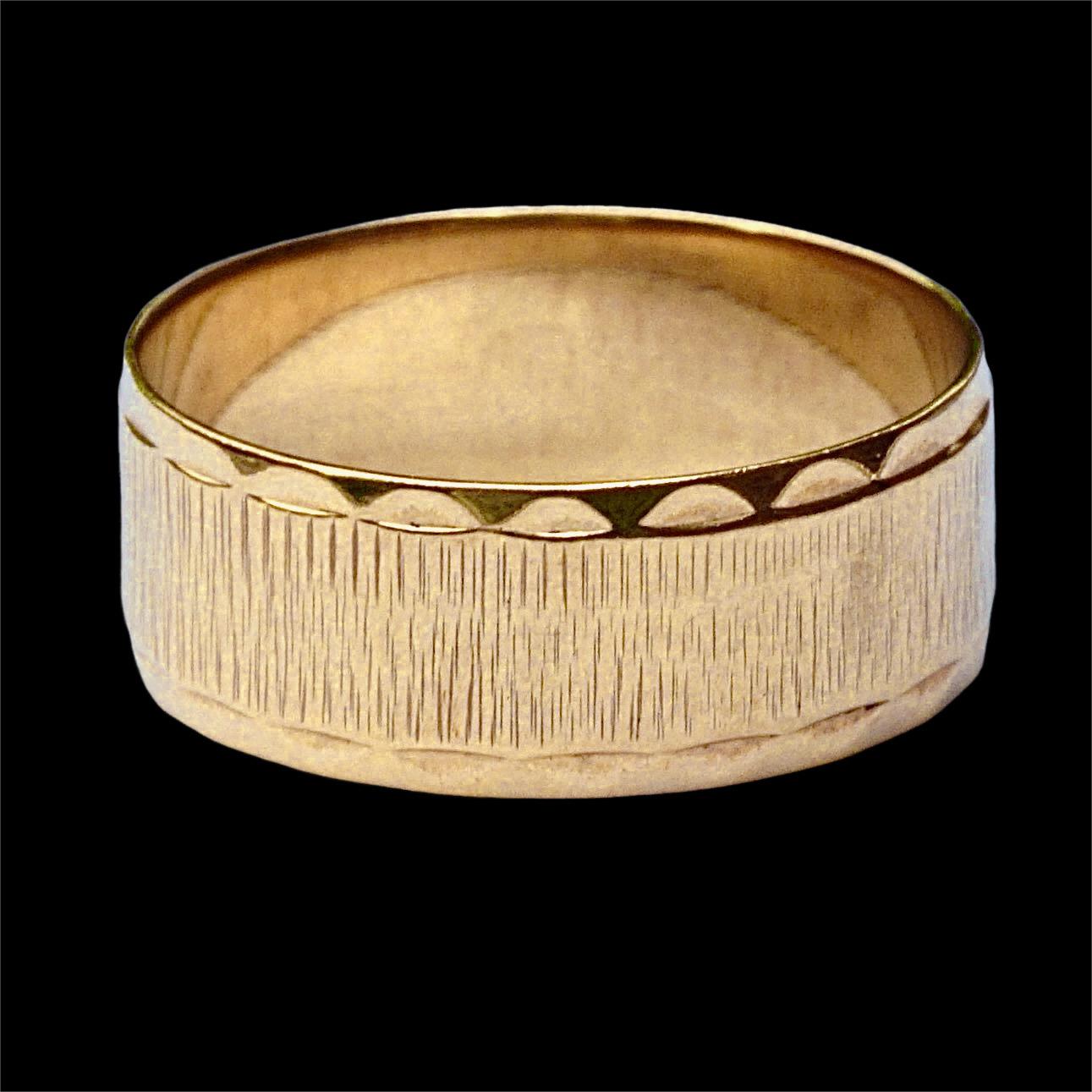 da uomo o donna Anello a fascia inciso in oro 9K con design a corteccia e bordo fantasia in vendita