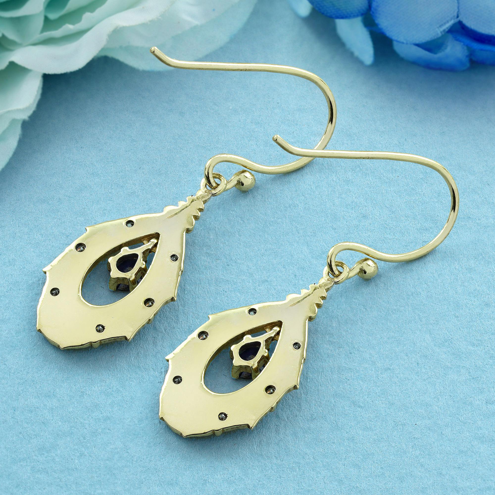 9K Gold natürlicher blauer Saphir und Diamant Vintage Style Ohrringe baumeln (Tropfenschliff) im Angebot