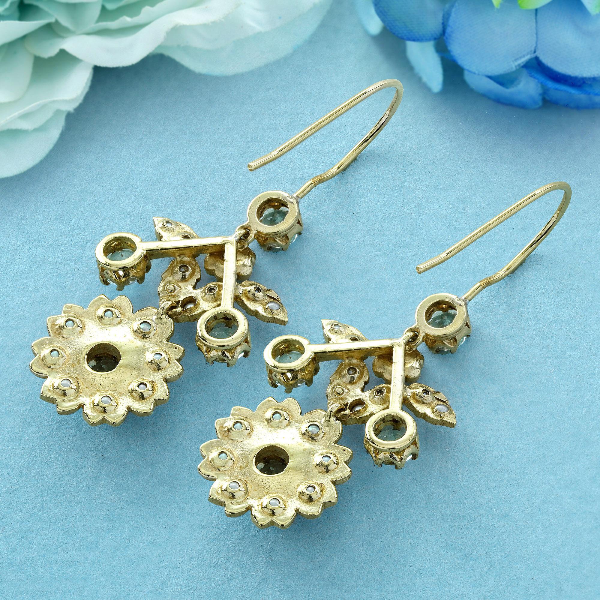 9K Gold Natürlicher Blautopas und Perle Vintage Style Floral Cluster Drop Ohrringe (Rundschliff) im Angebot