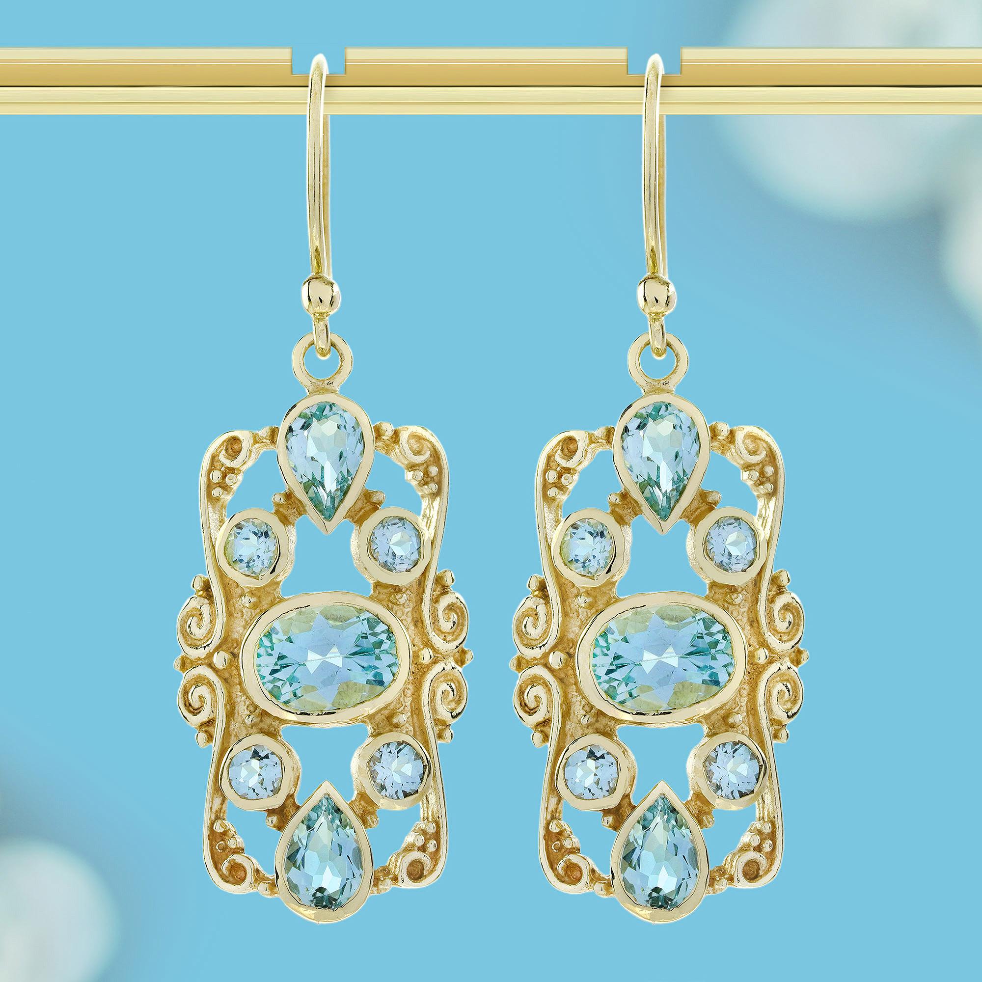 Ispirati a una raffinatezza senza tempo. Al centro di ogni orecchino si trova uno splendido topazio blu ovale, che irradia una serena brillantezza simile a quella dell'oceano. Delicatamente ornato da tre pietre di topazio più piccole sopra e sotto,