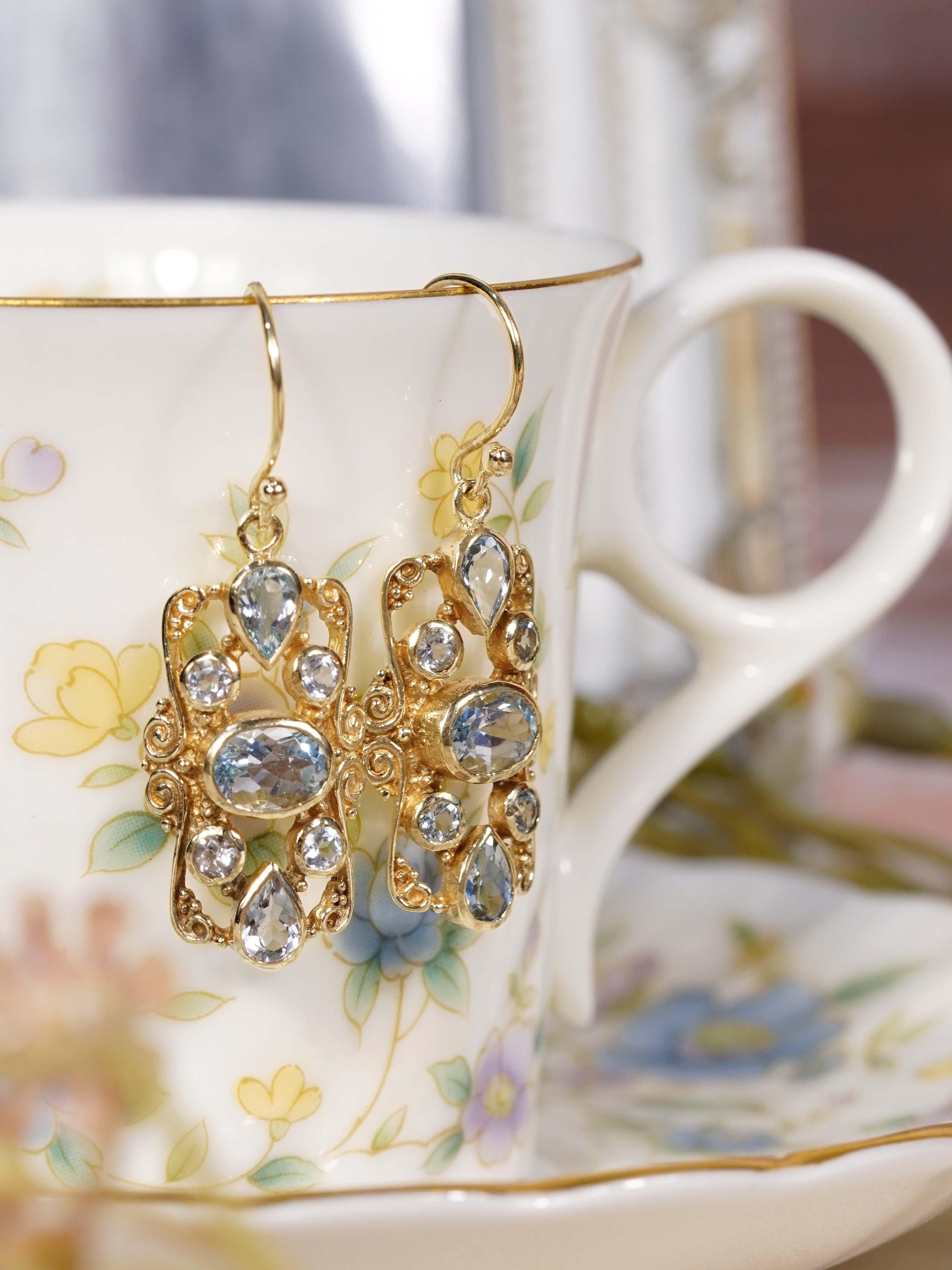 Donna Orecchini a goccia in stile vittoriano in oro 9K con topazio blu naturale in vendita